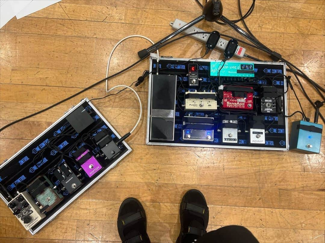 ミヤ さんのインスタグラム写真 - (ミヤ Instagram)「プチブラリハーサル2日目！  #petitbrabancon  #bost #deathbyaudio  #coppersoundpedals  #gamechangeraudio  #demedasheffects  #earthquakerdevices  #cooperfx  #sehatpedals  #freethetone #ministrymind  #jhspedals  #adventeffect  #kardianpedals  #pearldrums  #mesaboogie  #矢口渡邊電線  #エフェクター多過ぎ  #竿隊の立ち位置に立ってみた」7月4日 19時29分 - miyaguchi