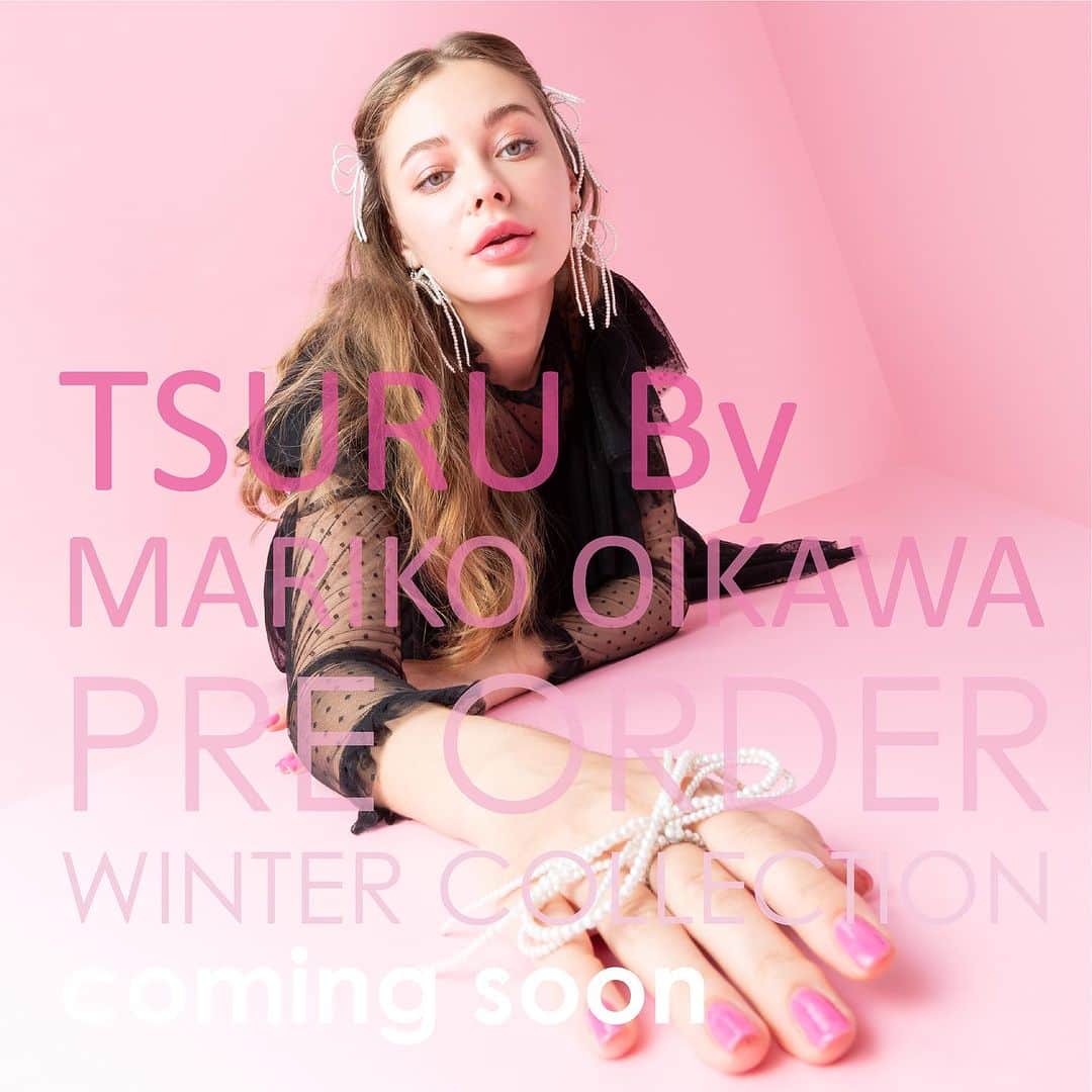 Tsuru by Mariko Oikawaのインスタグラム：「Coming soon. PRE ORDER.  2023 WINTER COLLECTION.  - schedule - 7/5（wed）お昼頃　Pre order start. 7/6（thu）  19:00〜　insta live（shoes &bag &accessory） 7/6（thu）  20:00〜  insta live（clothes） 7/12（wed）13:00  order 〆切  ※今回はご試着会の予定はございませんのでliveをお楽しみ頂けますと幸いです。  Please look forward it!  #tsuru #tsurubymarikooikawa #preorder #2023winter」