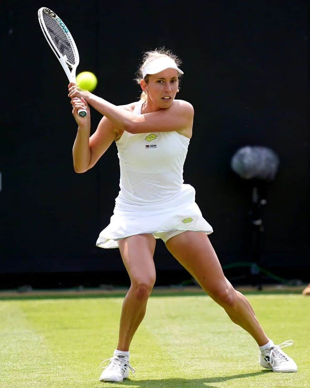 エリーゼ・メルテンスさんのインスタグラム写真 - (エリーゼ・メルテンスInstagram)「1️⃣st grass court win ✅️ Just in time 😉 #wimbledon」7月4日 19時38分 - mertenselise