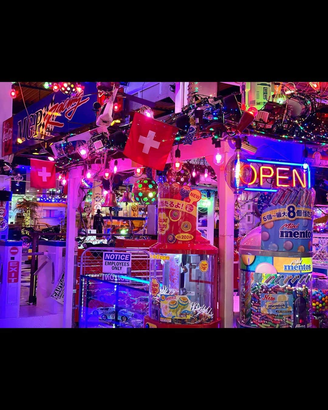 相沢みなみさんのインスタグラム写真 - (相沢みなみInstagram)「📍大慶園 in Chiba🇯🇵  Here's a huge amusement arcade In Chiba prefecture! You can play games, slick cart, batting, karaoke, table tennis… many things to do🥳 And I got this frog hoodie from claw crane🐸💚How is it? . 久々の大慶園楽しかった🩷 ゲームの多さ、場所の広さ、雰囲気がもはや遊園地 🏎️💥 カエルのパーカーはUFOキャッチャーで取ったよ🐸きゃわ💚 . #大慶園 #大慶園遊園地  . #相沢みなみ #minamiaizawa」7月4日 19時42分 - epoint2016