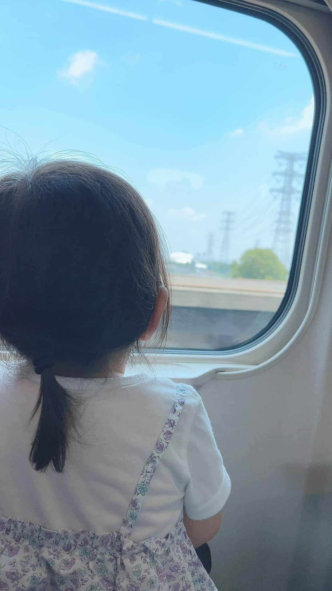 玉城ちはるのインスタグラム：「【それなら学校行けるんじゃない？働けるんじゃない？】  広島版ひきこもり支援情報ポータルサイト「ハルモニ@ホーム」外に出るのは辛いこと！？〜  https://harumoni-hiroshima.com/contents/radio25/  「推し活なら外に出られる」 「お笑いライブならみに行ける」 「コンビニまでなら行ける」  そんな事をいうと 「それなら働けるんじゃない？」 「アイドルのイベントならいけるのになぜ働けないのか？」 と周りからもきかれ、自分も責めてしまう人たち  正直たった1人でなく 沢山の人が同じような事を話してくれる。  何年も同じ話を聞く私はアプローチも違えば  認識が違うと感じてしまっている。」