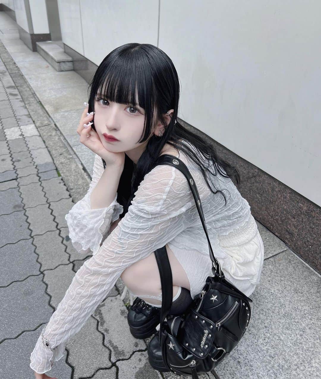 狐波ろんのインスタグラム：「捨て猫かもしれない」
