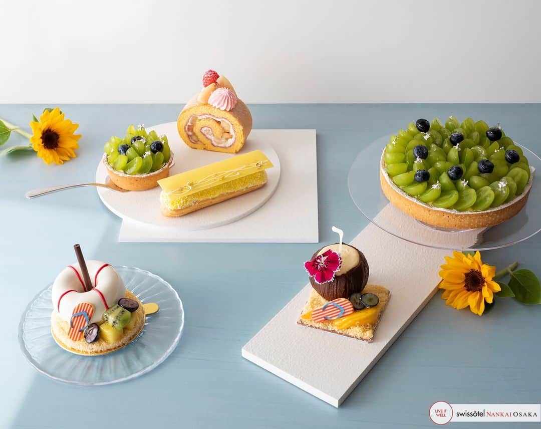 スイスホテル南海大阪さんのインスタグラム写真 - (スイスホテル南海大阪Instagram)「7月より新しい季節のケーキがスタート。マスカッたっぷりのタルトやココナッツとレモンのエクレアなど瑞々しく爽やかな品々を取り揃えました。暑い日々の清涼剤として、自分へのご褒美はいかがですか。 #スイスホテル南海大阪 #スイスホテル #スイスグルメ #大阪スイーツ #テイクアウトスイーツ  Reward yourself…you deserve it.   Executive Pastry Chef Yuki Nakamura treats you to an array of seasonal cakes, made fresh daily at the Swiss Gourmet. #Swissotel #SwissotelOsaka #LiveItWellOsaka #SwissGourmetOsaka」7月4日 20時00分 - swissotelnankaiosaka_official