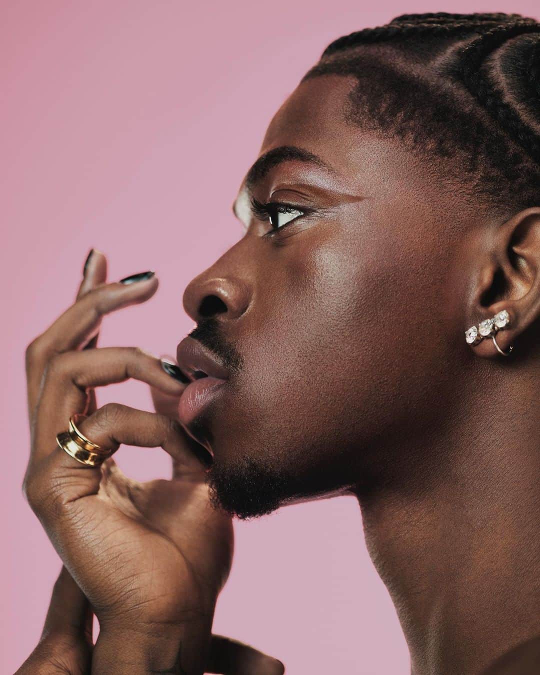 Yves Saint Laurent Beautyさんのインスタグラム写真 - (Yves Saint Laurent BeautyInstagram)「Embrace the electricity of Festival Season with this unique glowy look. @LilNasX shows us how it's done using the YSL Beauty must-haves. ​ ​ ​ GET THE LOOK:​ NU BARE LOOK TINT ​​N°19.​ TOUCHE ÉCLAT ILLUMINATING PEN N°6.5​​ ​ NU HALO TINT HIGHLIGHTER in NU GOLD​ & NU ROSY QUARTZ​​ LASH CLASH MASCARA N°1 BLACK ​ #YSLBeauty #LilNasX​ #GenerationNas​ #Festival #FestivalMakeup」7月4日 20時00分 - yslbeauty