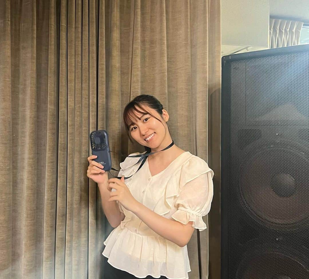 杉岡泉美のインスタグラム：「明後日はLIVE本番！🎸  今回新しいグッズが１つ増えました🥰 これからの暑い季節には必須アイテムになりそうです✨ 皆さんにも、是非使ってもらえたら嬉しいです✨お揃いにしましょ🔥🫨」