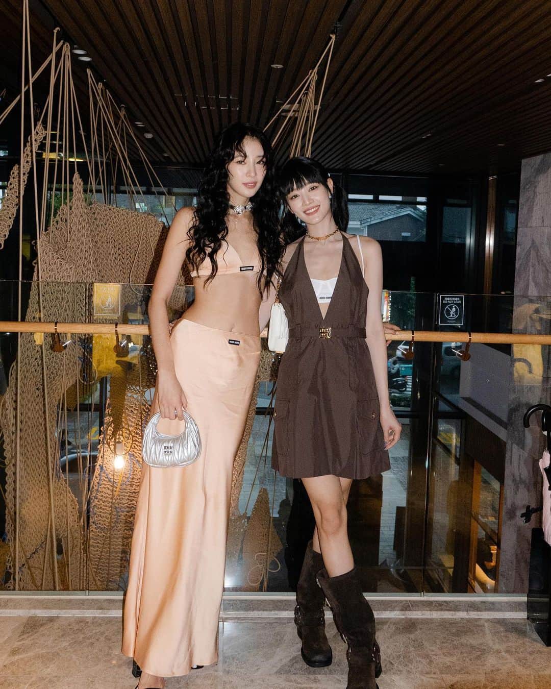 가로수길 , Seoulさんのインスタグラム写真 - (가로수길 , SeoulInstagram)「Miu Miu Club L’ETE_Seoul  몬드리안 호텔에서 열린 미우미우 칵테일 파티 ✨  진짜 최고의 행사 였다용 ❣️🫣」7月4日 20時05分 - jaylim1