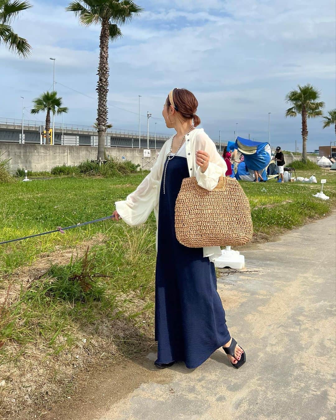 keicoさんのインスタグラム写真 - (keicoInstagram)「⭐︎⭐︎⭐︎ ZARA SALEでGETしたワンピース👗  夏らしいお気に入りの スクエアハンドルカゴバッグ👜  @riberry.official の♡  大容量だから荷物もたくさん入るしファスナーもついてるよ🤐 折りたたんでクラッチバッグみたいに持ってもかわぃぃ🫰 この夏大活躍bag決定❣️  #zozotown 1000円OFFクーポン出てたよ📣🐔  inner & shoes／ #uniqlo shirt／ #neuna op／ #zara bag／ #riberry .  . . . . #カジュアルコーデ #40代コーデ #低身長コーデ #おちびコーデ #ままコーデ #ザラコーデ #ザラ購入品 #楽ちんコーデ #ユニクロ #ユニクロコーデ #シアーシャツ#riberry_snap #リベリー」7月4日 20時10分 - loverara.loverara