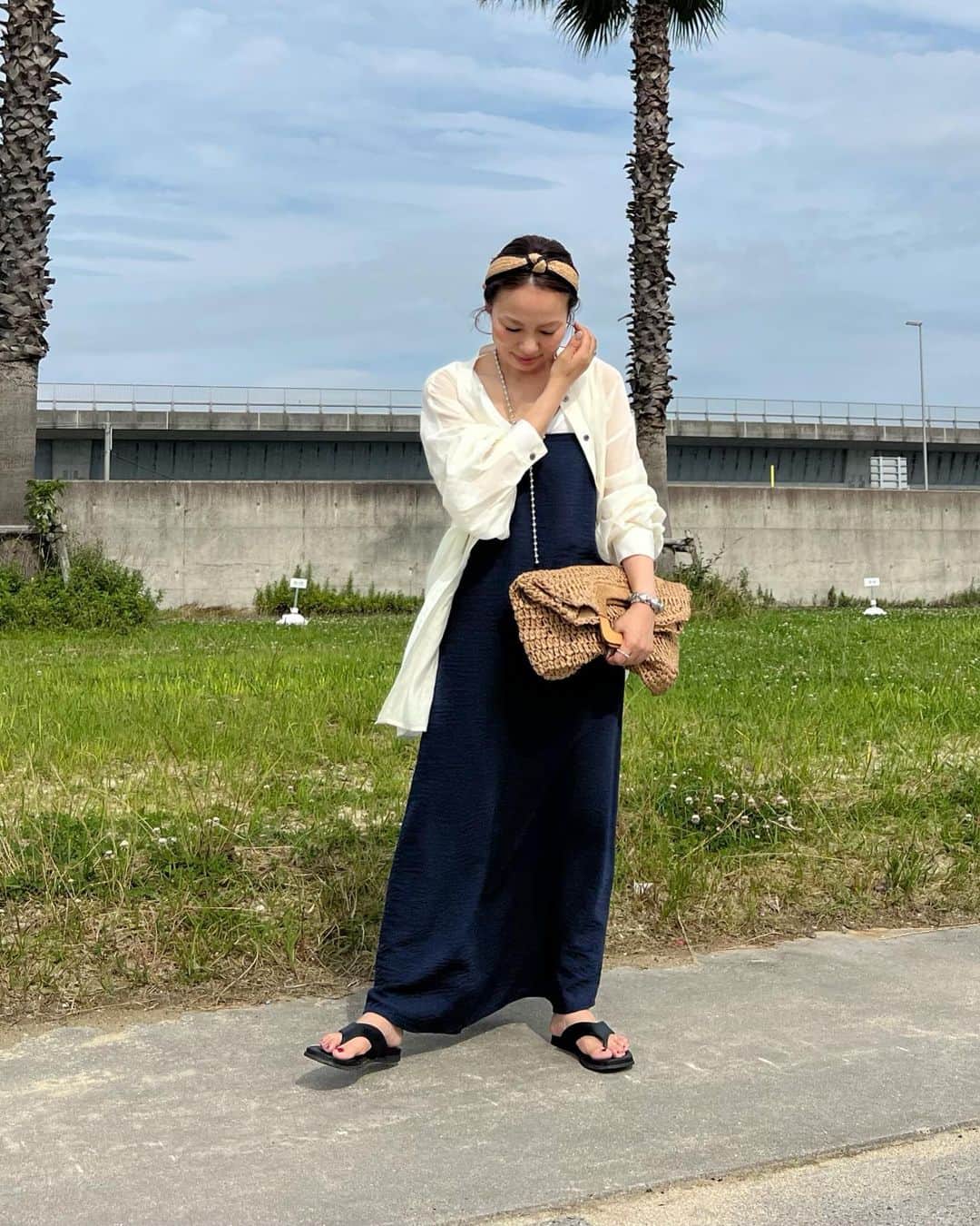 keicoさんのインスタグラム写真 - (keicoInstagram)「⭐︎⭐︎⭐︎ ZARA SALEでGETしたワンピース👗  夏らしいお気に入りの スクエアハンドルカゴバッグ👜  @riberry.official の♡  大容量だから荷物もたくさん入るしファスナーもついてるよ🤐 折りたたんでクラッチバッグみたいに持ってもかわぃぃ🫰 この夏大活躍bag決定❣️  #zozotown 1000円OFFクーポン出てたよ📣🐔  inner & shoes／ #uniqlo shirt／ #neuna op／ #zara bag／ #riberry .  . . . . #カジュアルコーデ #40代コーデ #低身長コーデ #おちびコーデ #ままコーデ #ザラコーデ #ザラ購入品 #楽ちんコーデ #ユニクロ #ユニクロコーデ #シアーシャツ#riberry_snap #リベリー」7月4日 20時10分 - loverara.loverara
