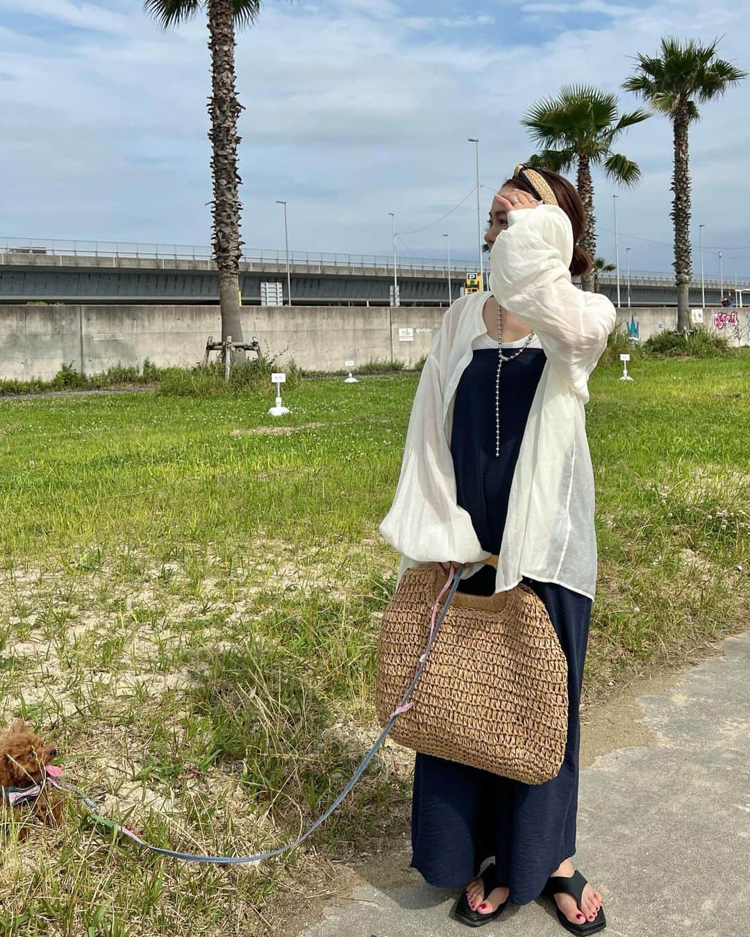 keicoさんのインスタグラム写真 - (keicoInstagram)「⭐︎⭐︎⭐︎ ZARA SALEでGETしたワンピース👗  夏らしいお気に入りの スクエアハンドルカゴバッグ👜  @riberry.official の♡  大容量だから荷物もたくさん入るしファスナーもついてるよ🤐 折りたたんでクラッチバッグみたいに持ってもかわぃぃ🫰 この夏大活躍bag決定❣️  #zozotown 1000円OFFクーポン出てたよ📣🐔  inner & shoes／ #uniqlo shirt／ #neuna op／ #zara bag／ #riberry .  . . . . #カジュアルコーデ #40代コーデ #低身長コーデ #おちびコーデ #ままコーデ #ザラコーデ #ザラ購入品 #楽ちんコーデ #ユニクロ #ユニクロコーデ #シアーシャツ#riberry_snap #リベリー」7月4日 20時10分 - loverara.loverara