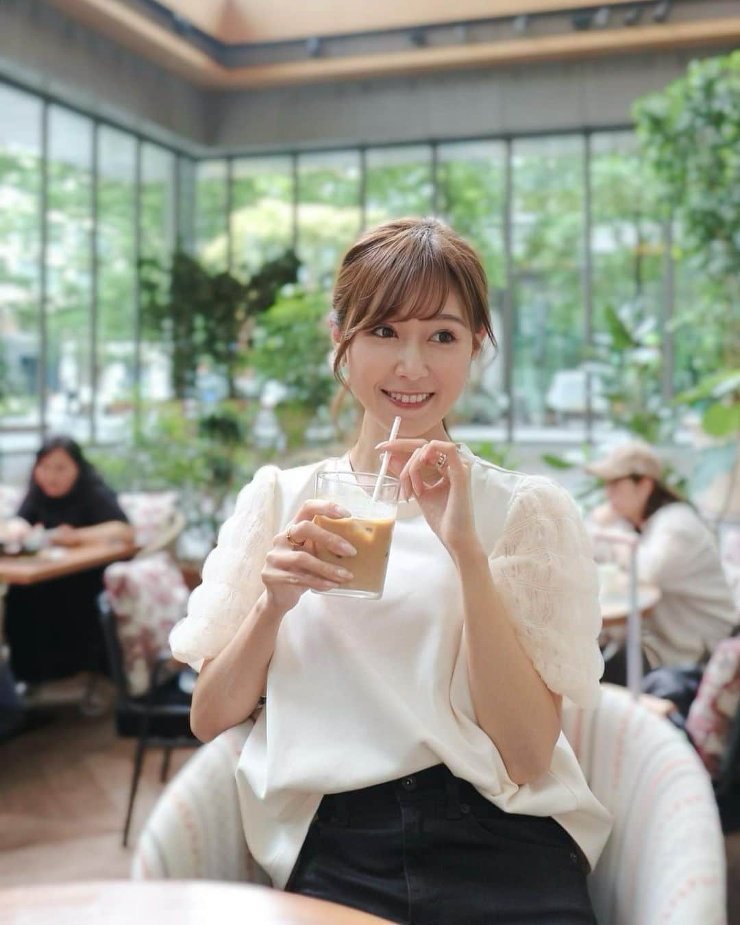 池田るりさんのインスタグラム写真 - (池田るりInstagram)「. お友達と朝活✨ . フレンチトーストが気になって丸ビルにある @thefrontroom_marunouchi に行ってました😆✨  ホイップバターとメープルシロップと、プロシュートとリコッタチーズの甘い系としょっぱい系一個ずつ頼んでちょうど良かった😋 丸ビルがリニューアルして入っているお店も色々変わってて、他にも行きたいお店沢山でした👀✨ BUTTERのパンケーキとクッキーも食べてみたい😋  コーデは @chou_chou_ma_cheri のトップスとイヤリング🤗どちらもお気に入り😍 7月6日21時まで一部商品のSALEも開催されています🙋‍♀️  . . . . . .  #シュシュマシェリ #シュシュコーデ　#chouchoumacheri  #丸ビル　#丸ビルカフェ #フレンチトースト #thefrontroom #朝活 #東京モーニング #朝食」7月4日 20時24分 - ruri_ikeda