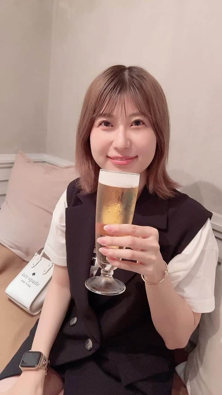 天野麻菜のインスタグラム：「ビール女子。3528  #ビール #ビール女子 #beer #beerstagram #お酒 #アルコール #タレント #グラビア #女優 #天野麻菜 #休まず #毎日飲んでる #記録更新中 #ビールのcm #オファー待ち #ビール大好き #乾杯 #乾杯シリーズ #1日1ビール #9年以上 #続けてる #まだまだ #これから  #今日で #3528日目 #打ち合わせ #イタリアン」