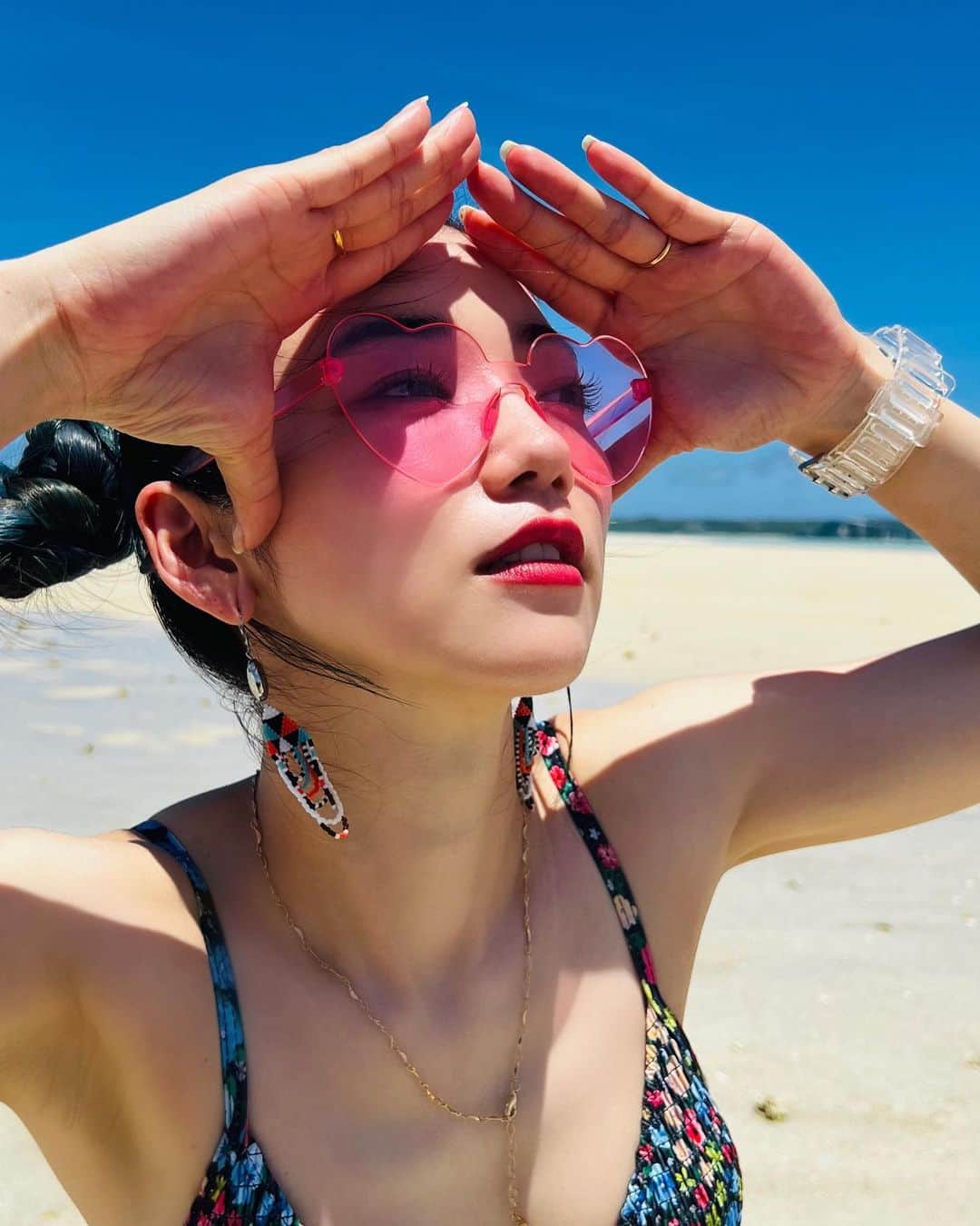 松嶋初音のインスタグラム：「グラビア何年ぶりかな〜！   #宮古島  #グラビアやってました」
