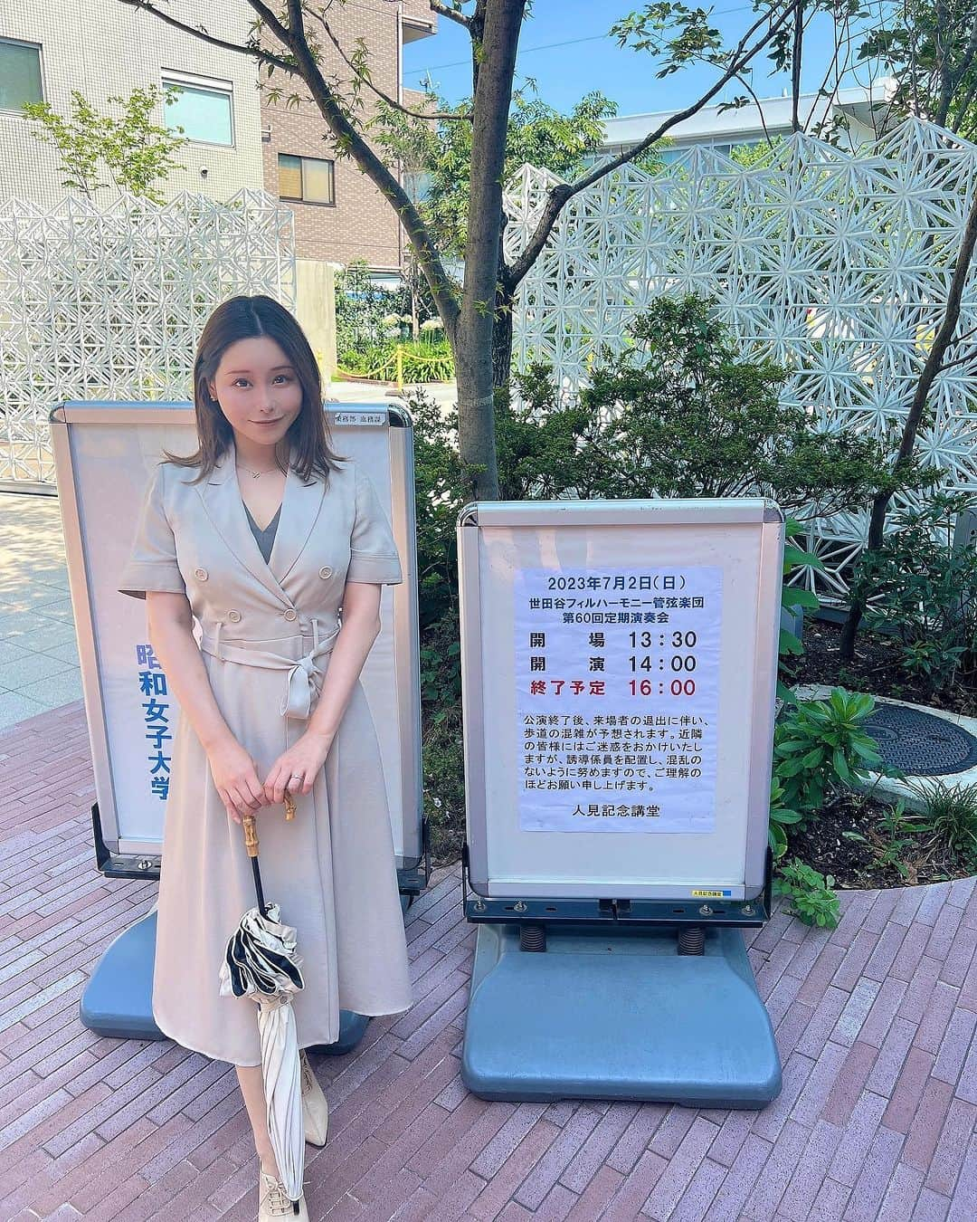 利咲さんのインスタグラム写真 - (利咲Instagram)「『世田谷フィルハーモニー管弦楽団 第60回定期演奏会』へ🎵 三軒茶屋にある、昭和女子大学人見記念講堂で行われました。  人見記念講堂は大好きなアーティストの一人であるカヒミカリィさんのワンマンライブを観に行った思い出があります。だいぶ昔の話ですが…😹  世田谷フィルハーモニーは世田谷区民によるアマチュアオーケストラとして1989年3月に様々な職業の音楽愛好家によって結成されました。  今回の演目はヨハン・シュトラウス2世から5曲、ブラームスの『交響曲第2番ニ長調』でした。 シュトラウス、と聞いてもなかなかピンと来ない方もいらっしゃると思いますが、聞いたことある曲ばかり。 どれも映像が浮かんで来るような瑞々しいメロディでした。 心から身体の隅々までオーケストラの音色で満たして心地良い時間を過ごせて感謝です。 元々音楽や舞台、映画などアート関連全般が好きなので久しぶりにゆっくりとこのような時間が過ごせて非常に安らぎました。 チケットが¥1500とオーケストラなのに破格の安価でびっくり…これは聴くべしです。 席もほぼ埋まっているくらい、大人気でしたよ！  指揮者の横島勝人さんのエレガントな指揮がまた素晴らしく、最後は客席の方々の拍手を指揮して参加型にして下さって大変楽しめました🎶  私はとにかくチェロの音色が好きなのですがヴァイオリンもチェロも奏者が多く満足致しました✨  世田谷区に関係のある方で団員募集にご興味ある方はぜひ参加されてみてはいかがでしょうか。  皆様本当にありがとうございました♪ 今後も素敵な音楽を届けて下さい🎼  #若林りさ #日本維新の会 #世田谷区  #世田谷区議会 #世田谷区議会議員 #新人議員 #世田谷フィルハーモニー管弦楽団  #世田谷フィルハーモニー  #昭和女子大学人見記念講堂  #人見記念講堂  #昭和女子大学 #フィルハーモニー  #三軒茶屋  #ヨハンシュトラウス2世  #ヨハンシュトラウス  #ブラームス #ブラームス交響曲第2番  #ブラームス交響曲第2番ニ長調」7月4日 20時19分 - himeringo908