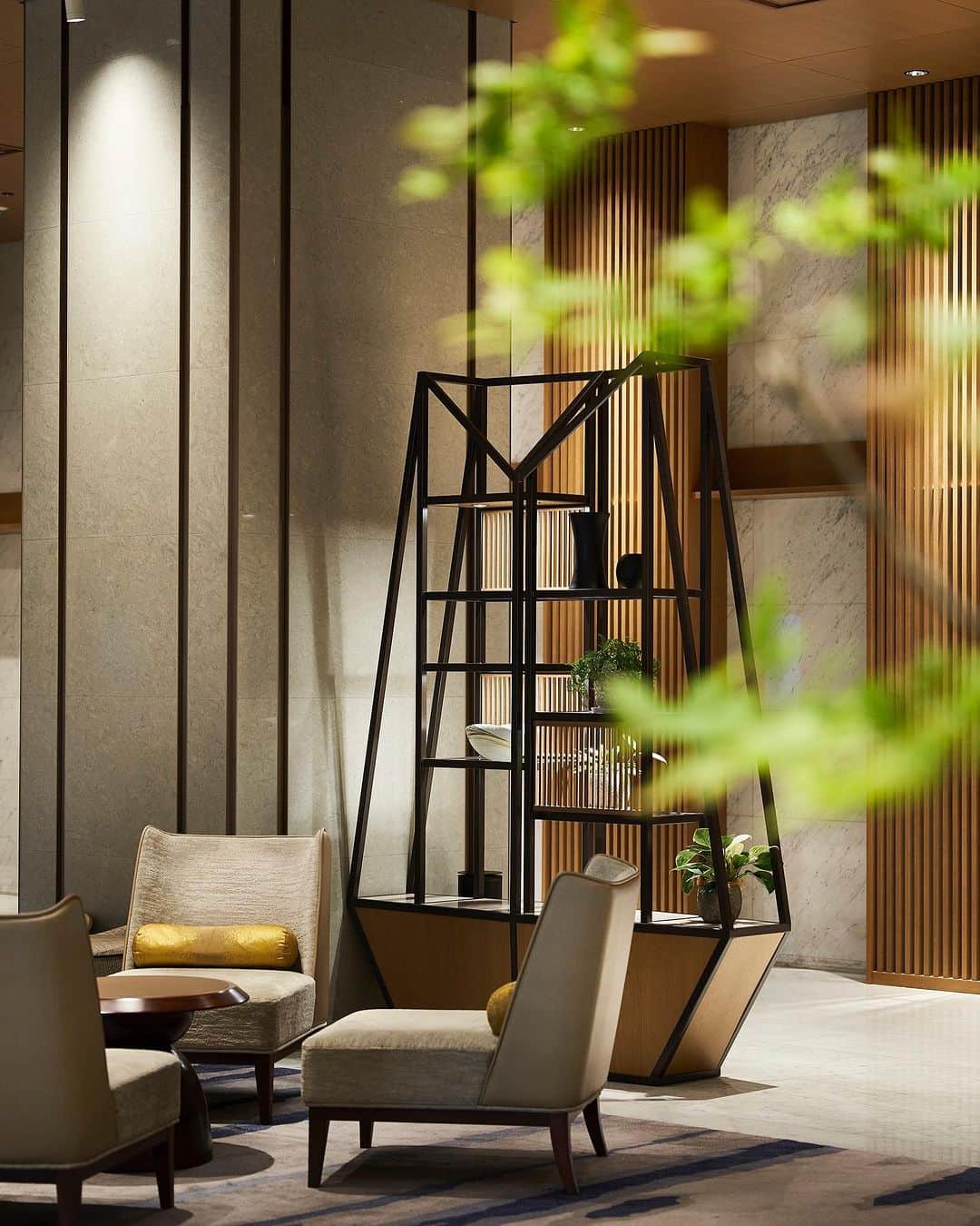 THE WESTIN KYOTO ウェスティン都ホテル京都さんのインスタグラム写真 - (THE WESTIN KYOTO ウェスティン都ホテル京都Instagram)「京都という土地の持つ和のテイストが、自然の山並み、川、木々と融合される事で生み出される特別な空気感を表現したメインロビー。   2023年7月の土曜日は、下記お時間にて京都市立芸術大学　音楽部の皆様による弦楽二重奏でホテルにお越しの皆様をお出迎えします。ホテルロビーにて生演奏が奏でる優雅な時間をお過ごしください。 15：00~/16:00~/17:00~(各30分)   The main lobby expresses the special atmosphere created by the fusion of the Japanese taste of Kyoto with the natural mountain range, river, and trees. On Saturdays in July 2023, Kyoto City University of Arts will welcome you to the hotel with a string duet by the members of Kyoto City University of Arts at the following time. Please spend an elegant time with live music in the hotel lobby. 15：00~/16:00~/17:00~(each 30min.)  #京都　#京都旅行　#京都観光 #ホテルロビー　#そうだ京都行こう #kyoto #kyototrip #hotellobby  #westinmiyakokyoto  #ウェスティン都ホテル京都 #インクライン」7月4日 20時20分 - westinmiyakokyoto