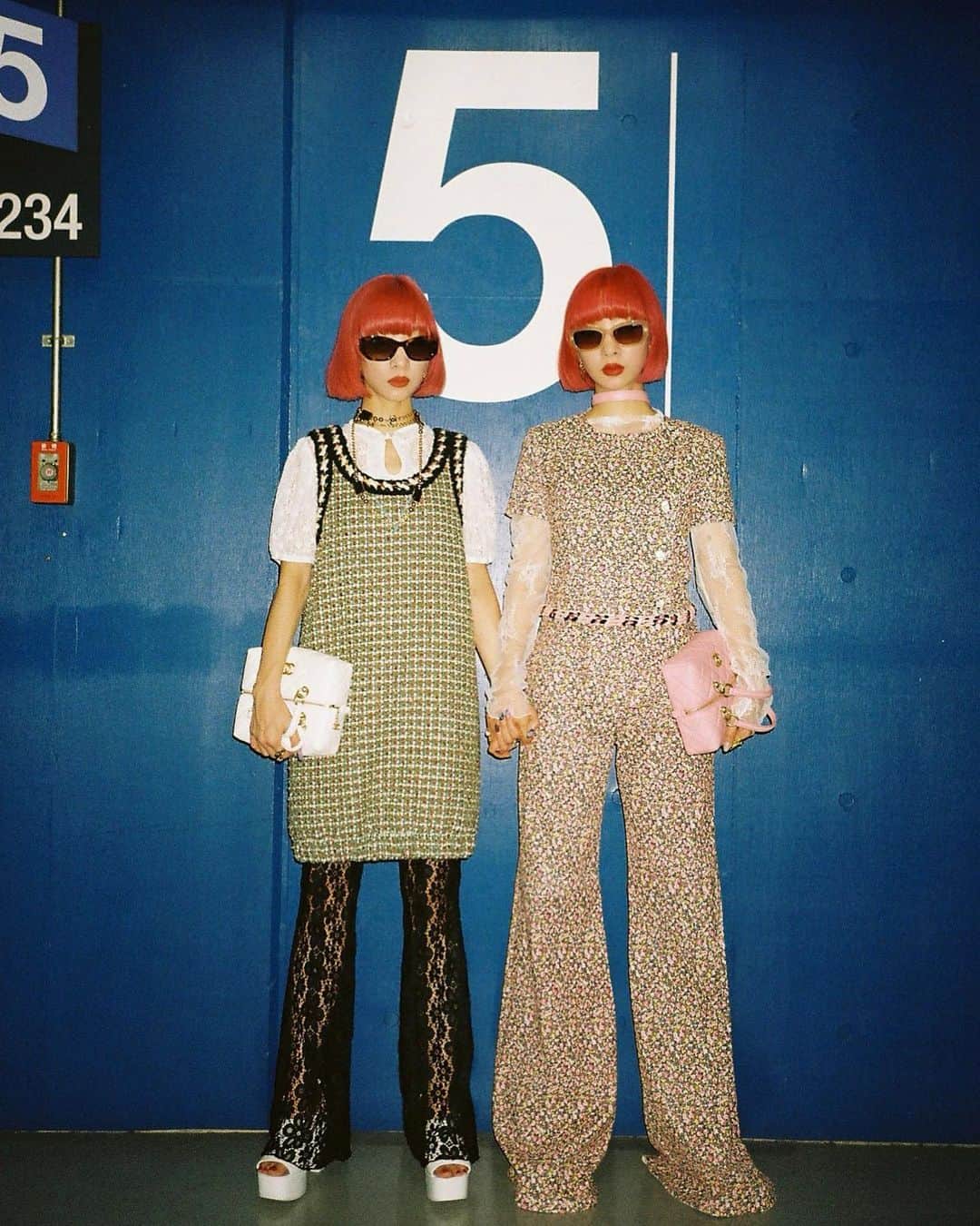 AMIのインスタグラム：「CHANEL  2023/24年秋冬  haute couture showは 本日の日本時間21:00よりCHANEL.COMにて公開されます💫 ティザー動画ではシャネルのアンバサダーのVanessaParadis が出演しています。 フォトグラファーのKarimSadliが手掛けたティザー動画の全容はこれからのショーで明らかに🔥 とっても楽しみです🤍  @chanelofficial」