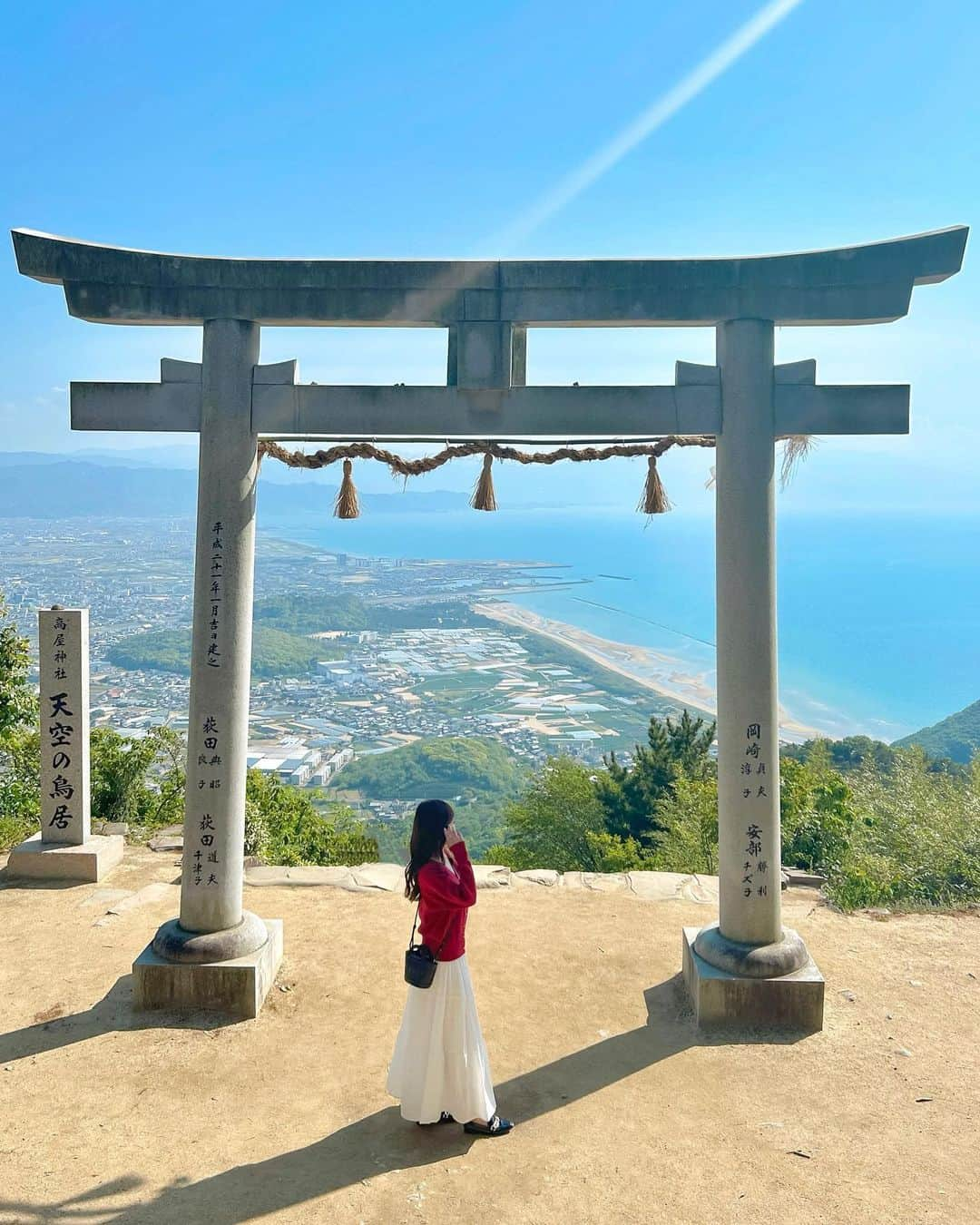 yurishonのインスタグラム：「・ ⁡ ⁡ 香川に行ったら絶対に行きたかった場所⛩🍃 鳥居越しに広がる景色が本当に綺麗だった✨ ⁡ ⁡ ⁡ ⁡ #香川#香川旅行#香川観光#天空の鳥居#kagawa」