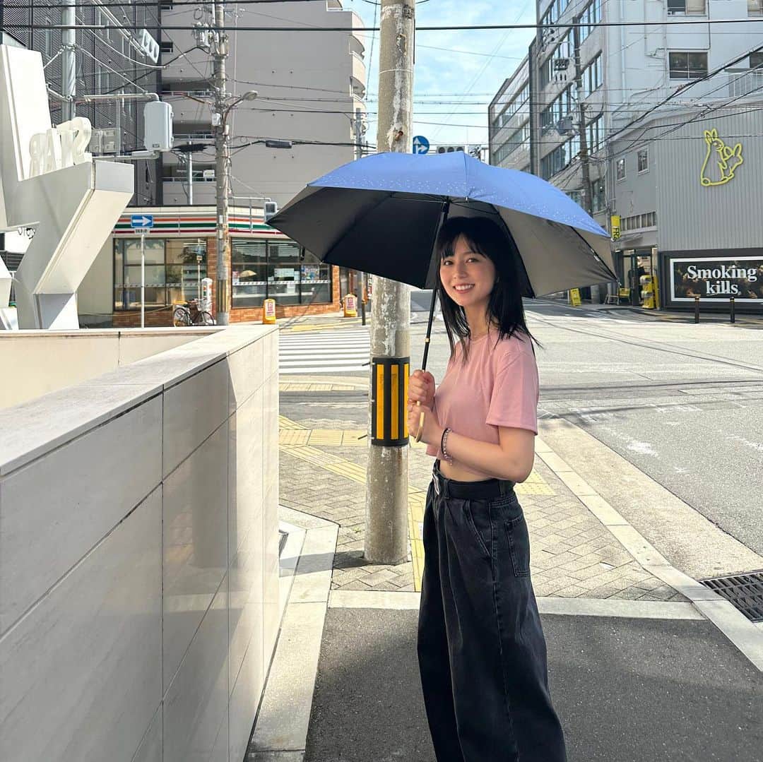 神野友亜のインスタグラム：「だいすきな夏ーーーー‼︎ カラッとした暑さがうれしい…。  明後日のライブの最終リハでした🌷 扇風機も早速使っています。 皆さん、熱中症に気をつけてくださいね…‼︎」