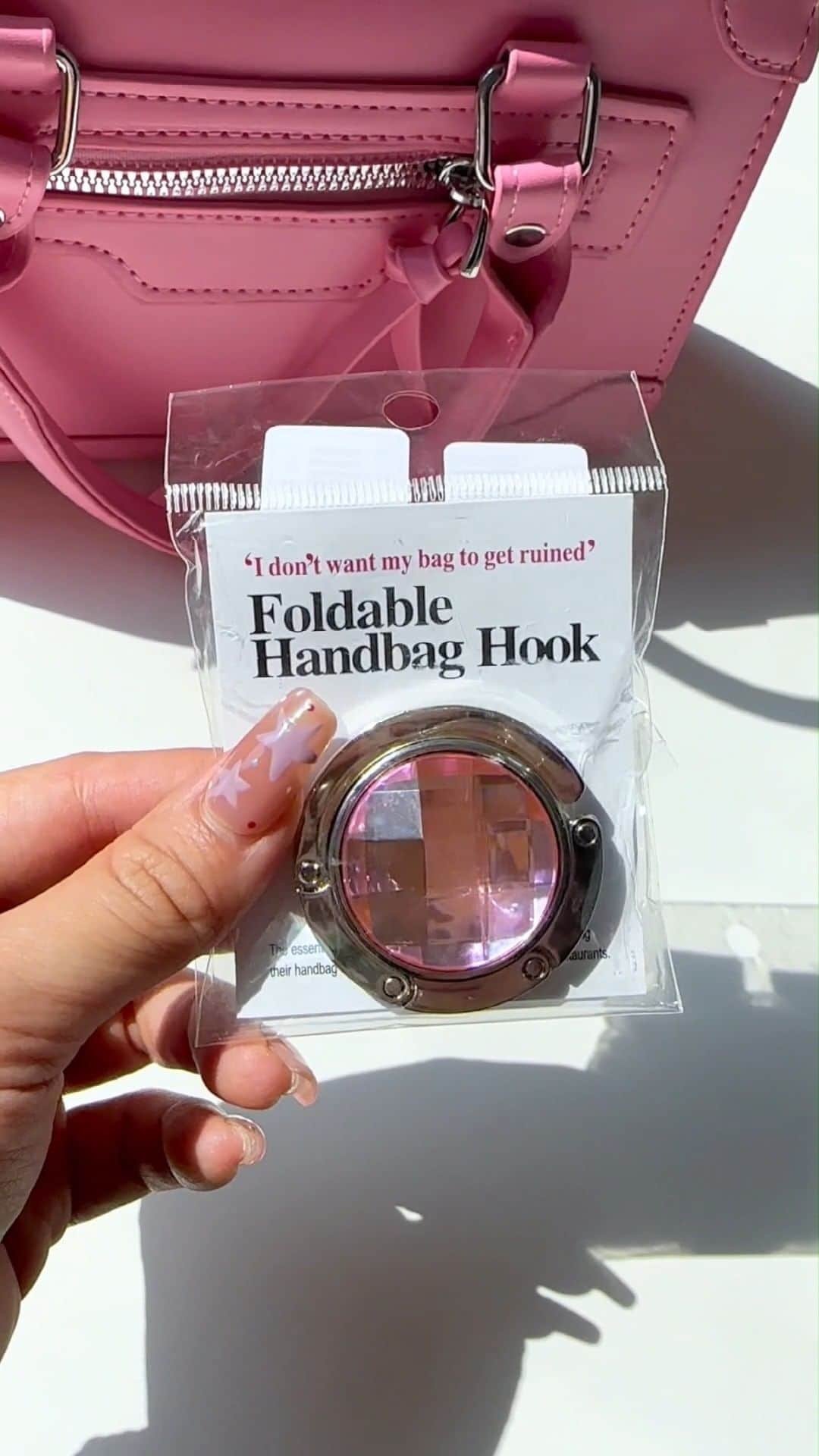 SHEINのインスタグラム：「Hang tight! 😉 Don't let dirt and grime on the floor cramp your purse-onal style, bring your bag game to new heights with our foldable table hook 👜✨   🔎11763322  #SHEIN #SHEINforAll #SHEINstyle #fashion #chic #saveinstyle」