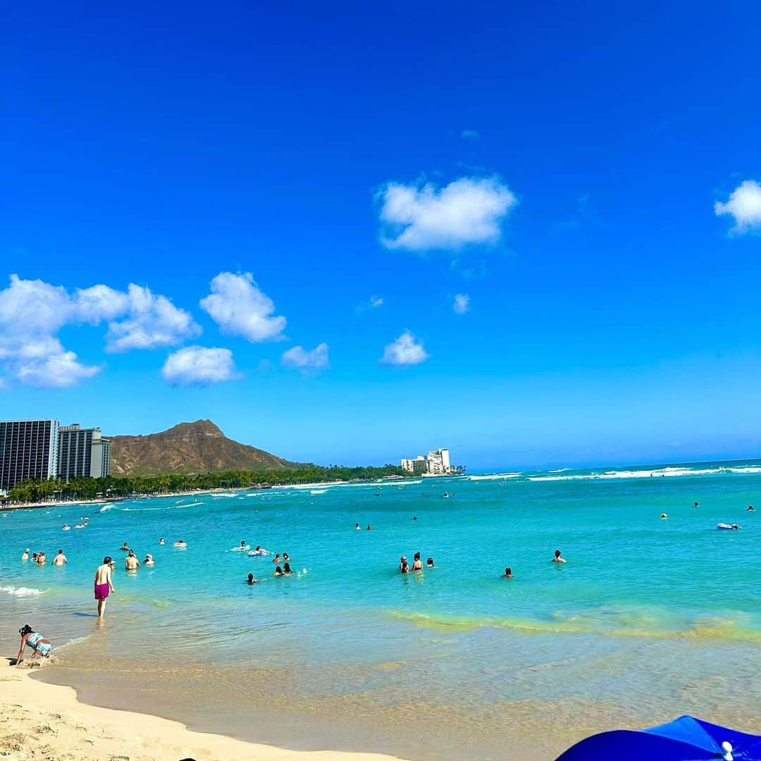 タナカガさんのインスタグラム写真 - (タナカガInstagram)「新婚旅行は人生初のハワイへ🌴🌺🐠  ほんまにめちゃくちゃ楽しかったし、改めて結婚式の余韻に浸れたし、式準備で疲れ果ててたから時間が進むのがゆっくりでリラックス出来て最高やった😭✨ 写真これからいっぱい載せる🫶🏻🫶🏻 毎日海入ってたなそういえば笑」7月4日 20時59分 - tanakaga.12