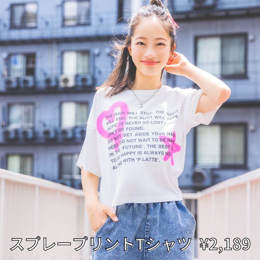 PINK-latteさんのインスタグラム写真 - (PINK-latteInstagram)「𓈒 𓂂𓏸New𓈒 𓂂𓏸  プリントTシャツが入荷！ ┈┈┈┈┈┈┈┈┈┈ レトロプリントTは一部がキラキラしてる所が魅力的🥹💕  使いやすい定番シルエットのTシャツに海外パッケージのような少しレトロな配色を効かせたグラフィックTシャツ！ ┈┈┈┈┈┈┈┈┈┈ トレンドのスプレーTシャツは短丈でY2Kを楽しめる🤭💕  着丈が軽めなのでカーゴやフルレンとの相性◎  ボトムにインしてもすっきり着られるのでお好みのスタイルで楽しめる🤭💕  #ピンクラテ #池端杏慈 #アンラテ #アンラテハッピーワールド #fyp #プリントtシャツ #tシャツコーデ #夏コーデ」7月4日 21時03分 - _pink_latte