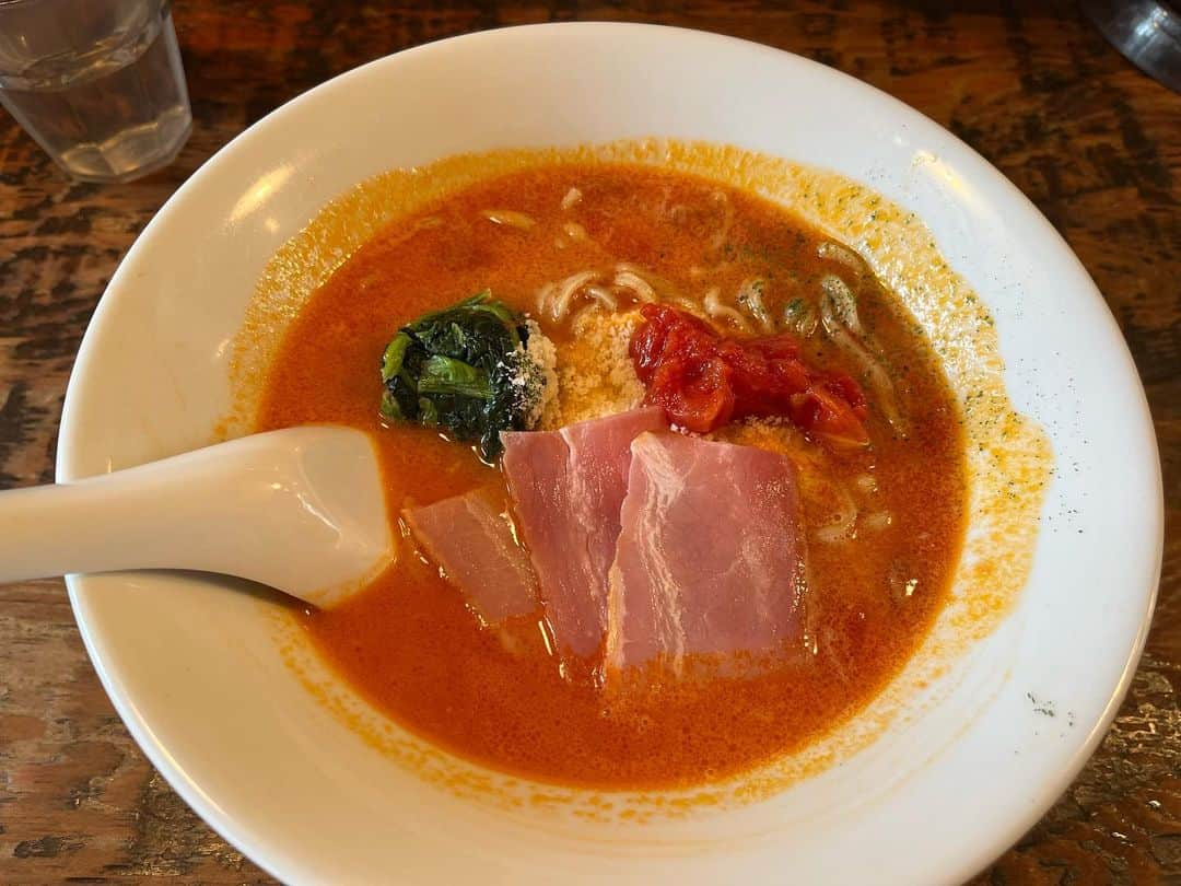 望月歩のインスタグラム：「初トマトラーメン🍅 食わず嫌いしてたけど本当に美味しかったので是非！御殿場駅前のお店でした！ #ラーメン日記」