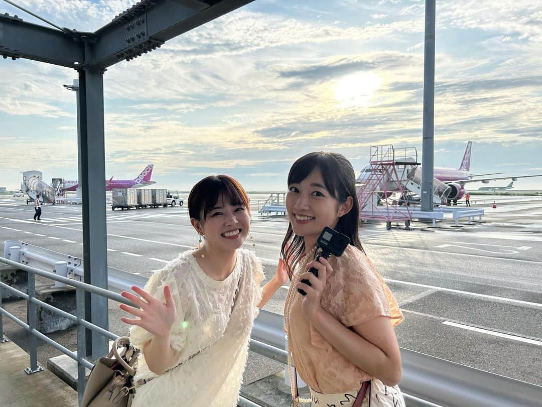 松本亜美さんのインスタグラム写真 - (松本亜美Instagram)「次の日曜日に放送される新潟一番サンデープラス🍀 特集はPeach に乗って韓国を旅した様子をお届けします✈️ 先日ワイドをお休みしていたのはこのロケのためでした！！  今回はリポーターで登場してくださっている芦川玲一さんとともに楽しみました🌼 2人とも初めての韓国だったのですが、グルメにコスメに観光に… 満喫しました✨  実は、一緒にロケをするのが初めてでした！終始、可愛らしい れいちゃんに癒される旅になりました☺️  韓国といえば！のお料理に感動しながら、お腹いっぱい味わいました😋 美味しい音を奏でている動画を添えているので、そちらもご覧ください🍖  どんな旅になったのでしょうか？ 7月9日(日)午前11時40分から放送の新潟一番サンデープラスをチェックしてください🍀  #teny #テレビ新潟  #新潟一番サンデープラス  #Peach #飛行機 #空の旅 #韓国旅行 #韓国  #女子旅 #初韓国  #クムテジ食堂 #お肉  #芦川玲一 #可愛い #癒し #初共演  #アナウンサー  #松本亜美」7月4日 21時13分 - ami_matsumoto_teny