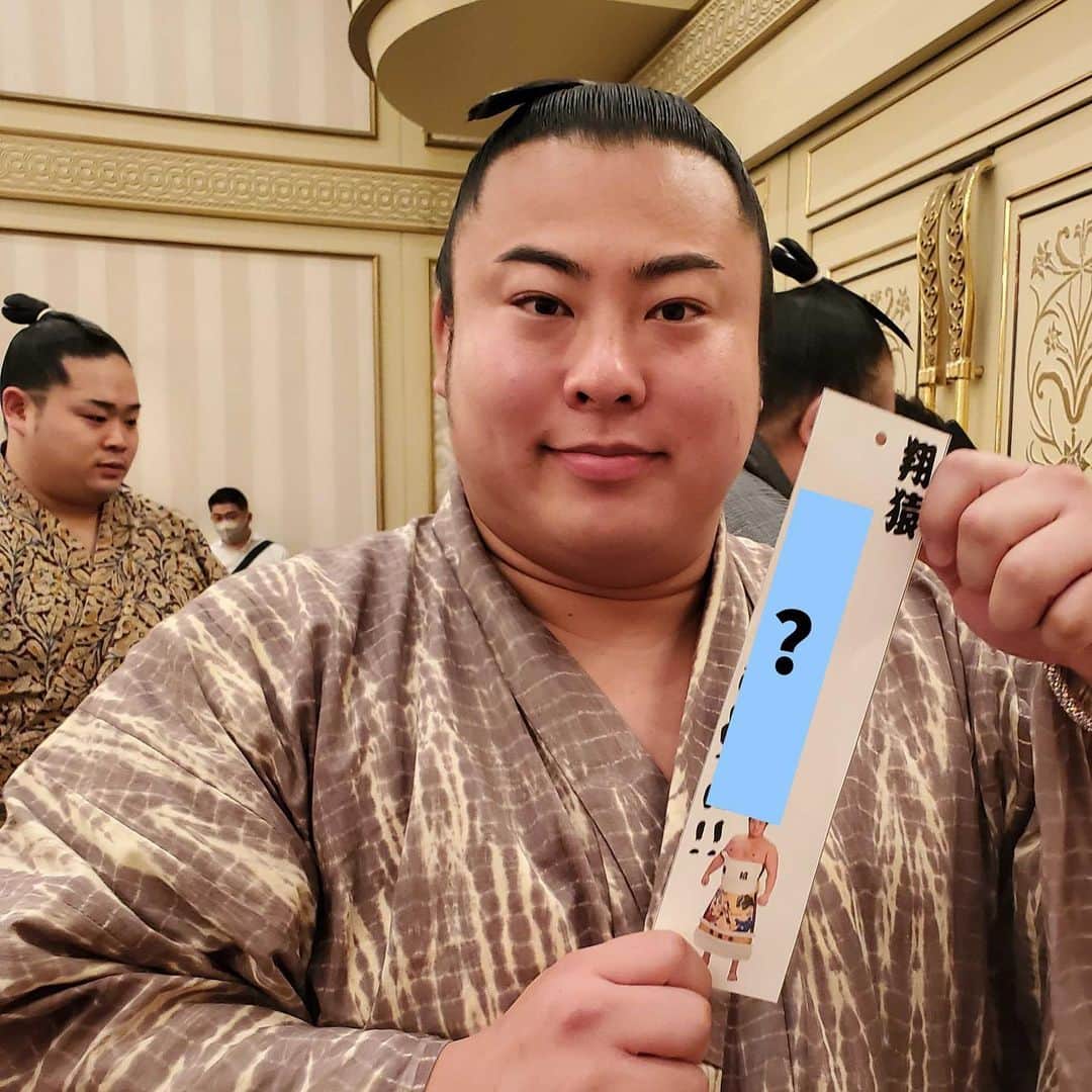 日本相撲協会さんのインスタグラム写真 - (日本相撲協会Instagram)「七夕の短冊に願いを込めて。  名古屋場所まであと5日！ 七夕まであと3日！  先日の力士会で、力士が短冊にそれぞれの想いを込めました。 名古屋場所の序盤戦は、現地で全員の短冊を飾っています！ ぜひチェックしてね！  @sumokyokai #sumo #相撲 #名古屋 #愛知 #お相撲さん#短冊 #七夕 #願い事 #sumowrestler #japanculture  #japan #名古屋場所 #七月場所 #大栄翔 #翔猿 #琴ノ若 #朝乃山 #獅司 #貴景勝」7月4日 21時20分 - sumokyokai