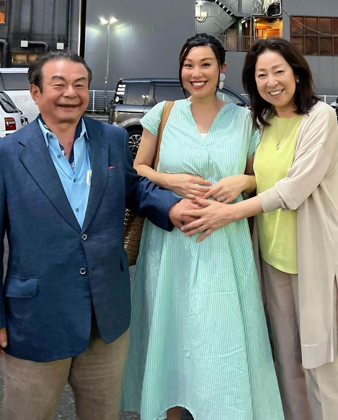 Hiroe Hiranoさんのインスタグラム写真 - (Hiroe HiranoInstagram)「関西を満喫して、地元の岡山へ。 ここぞとばかりに実家でグータラしてました☺️ なんだかもう毎日、眠くて、眠くて🥱💤  連日のファミリー晩餐会。 美味しい日本料理やイタリアン。  2枚目以降の家族写真✨👪⏩ 頼りになる妹夫婦も一緒に✨  お腹の大きい私。 両親が嬉しそうに、 私が生まれた頃の話を沢山してくれて、 また未来の話にも花が咲いた🌸  人生のドラマチックな瞬間もだけど、 日常のしあわせな小さなひとときを、 しっかりキャッチしたいね✨  思い出の備忘録。  I really enjoyed spending our time together .  Wishing my family a long life together full of love, laughs, health and happiness for the years to come💎  #family #memory #love」7月4日 21時33分 - hiroe_hirano