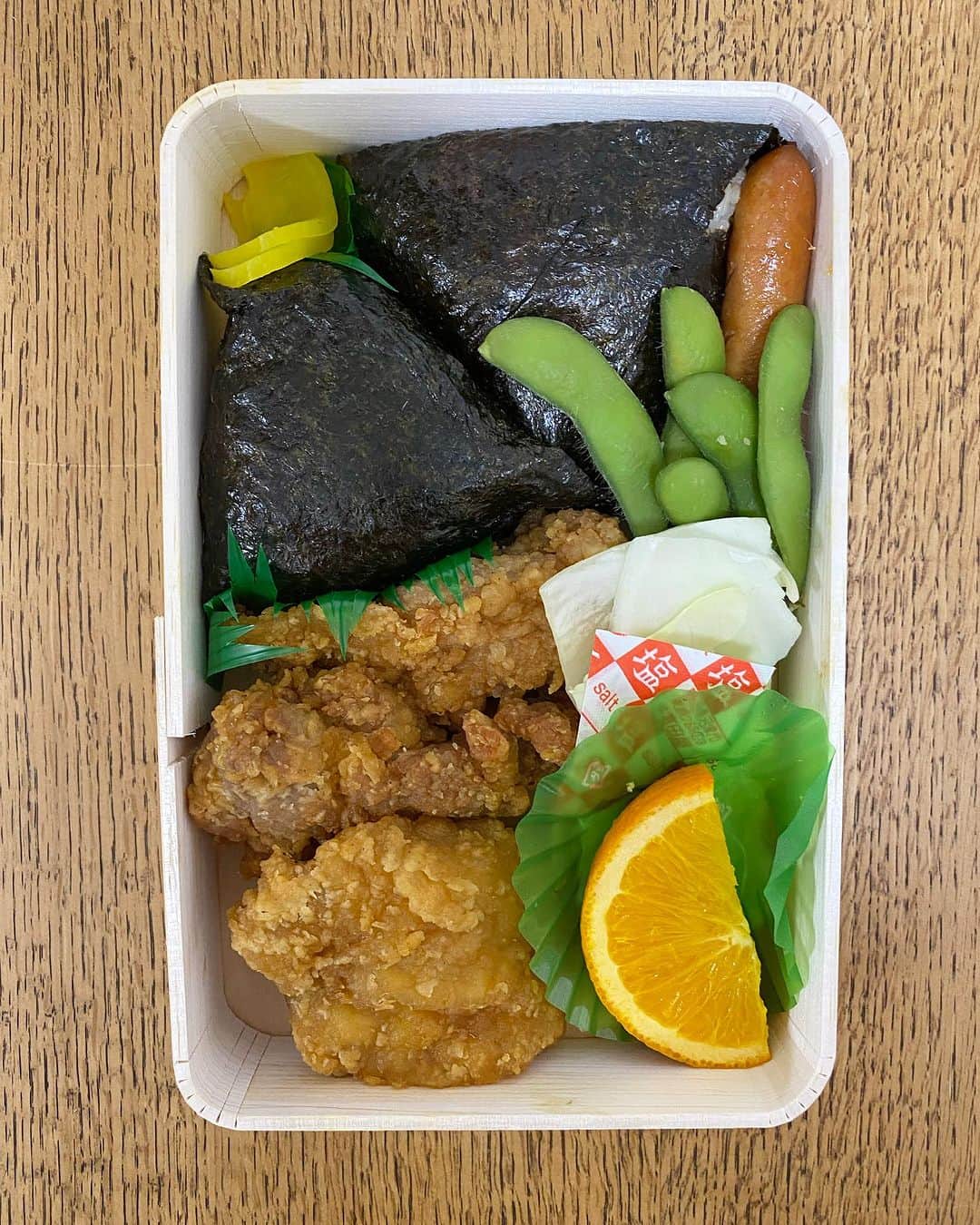 なごむさんのインスタグラム写真 - (なごむInstagram)「※ 広島に行ったら、帰りの新幹線と帰宅後に食べるやつ。  #むさしの若鶏むすび   #1日2折食べるやつ」7月4日 21時35分 - matsumotoooooo