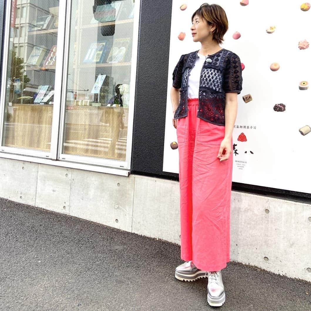 富永美樹のインスタグラム：「明日#テレビ東京 #よじごじdays #人情町中華 放送です そして 現在発売中の雑誌#クロワッサン こちらもよかったら😊 写真は #ショップ の #オリジナルエプロン なのだ😁 実は 私があちこち取材して#デザイン しました  #かわいいガーデナーを増やしたい  #夢  #起業の話も」