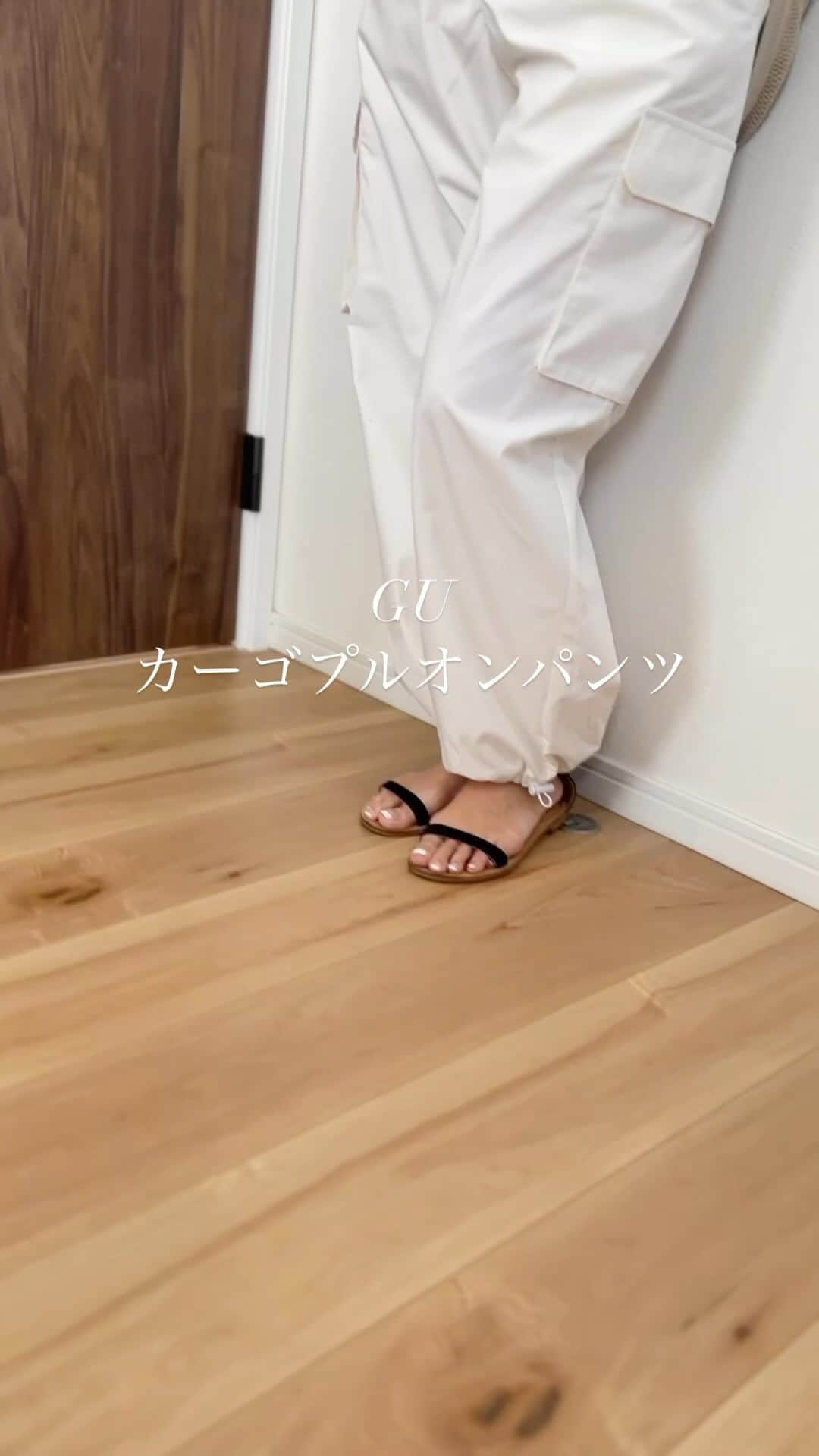 Yukarisuminoのインスタグラム：「𝔾𝕌購入品 カーゴプルオンパンツ 白い太めのパンツが欲しくて、今年はカーゴにしよ！！！と購入しました。サイズはXLでゆるっと感を出しました。 うん！大人カジュアルにイイ感じ！！ @gu_for_all_  GU カーゴプルオンパンツ  #ママコーデ #ママファッション #ママ #プチプラコーデ #プチプラ #アラフォーコーデ #アラフォー #アラフォーママ #40代コーデ  #アラフィフ  #locari #trill #bys #folk #mery #4meee #mineby3mootd  #コーディネート  #jマダムのおしゃれ #レスブリス  #gu #ジーユー #ジーユー購入品 #カーゴパンツ #カーゴパンツコーデ #カーゴプルオンパンツ」