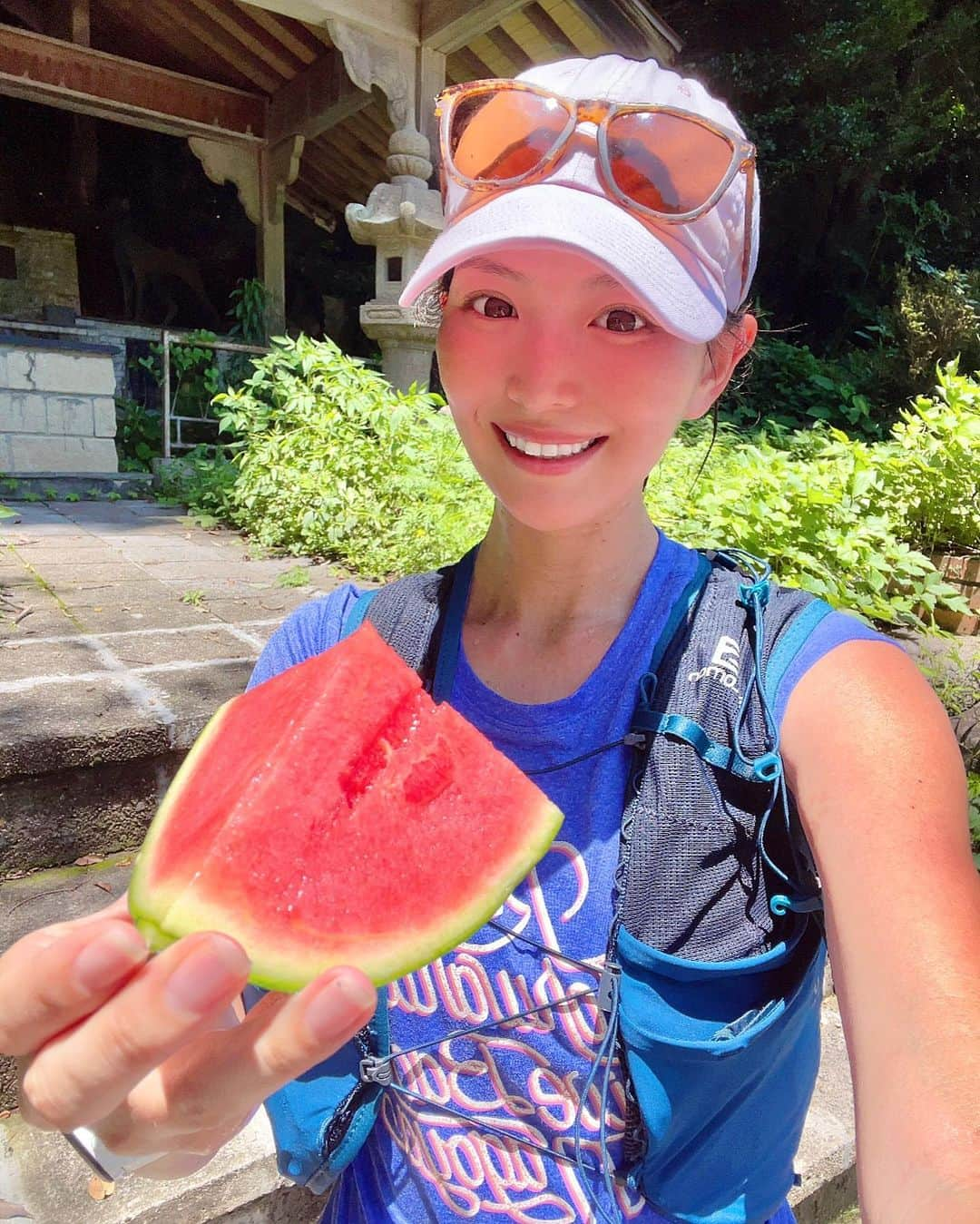 さーたんのインスタグラム：「* * *  走った後のスイカが美味しすぎた🥹🍉  食べる事大好きだし 気持ちよく美味しく楽しく食べるためにも ランニングはやめられない😆  速く走らなくてもいいし 長く走らなくてもいい。 マイペースでいいから走ってからご飯食べてみて‼︎ 美味しい物が100倍美味しく感じるよ🤣❤️ この快感覚えたらランニングやめられない（笑）  #ランニング #ランナー #ラン #running #run」