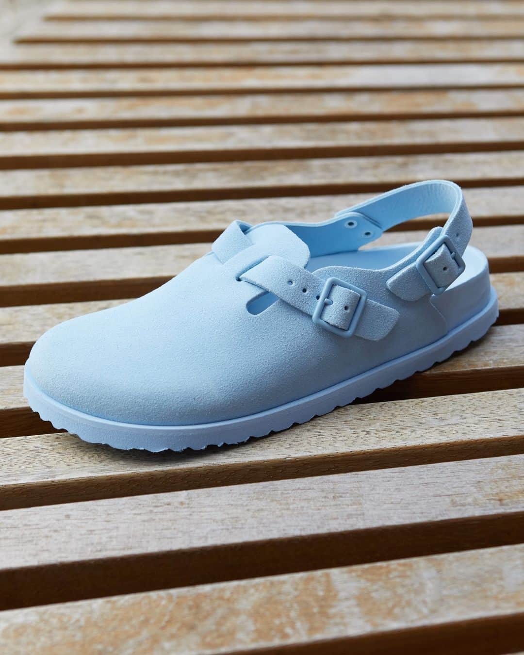MATCHESFASHION.COMのインスタグラム：「Step into the blue in @birkenstock1774 💙」