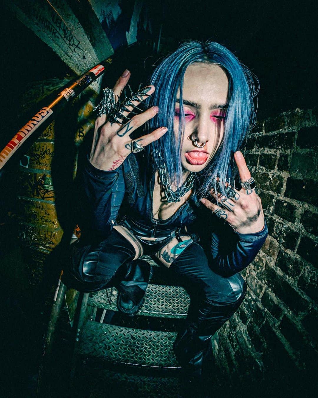 Kerrang!のインスタグラム：「Mimi Barks almost lost her mind working in the decadent techno clubs of Berlin. As the doom trap queen’s tour brought her back to the German capital’s most infamous venue, Berghain, Kerrang! joined her to see first-hand life with alt. music’s darkest new star, hear tales of nudity and piss drinking, and giving fans surprise tattoos 🖤  ✍️: @nickruskell  📸: @esmebones」