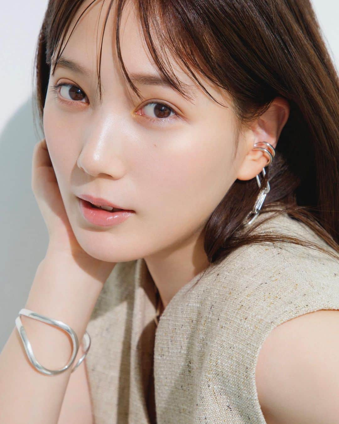 菊地泰久のインスタグラム：「@tsubasa_0627official  @moremagjp  @yukarihayashi  @ishigamimitsue  @yasuhisa_kikuchi   #本田翼 #more #菊地泰久 #yasuhisakikuchi #beauty #makeup #fashion #portrait #jewelry #gravure #shooting #photography #photographer #model #studio」