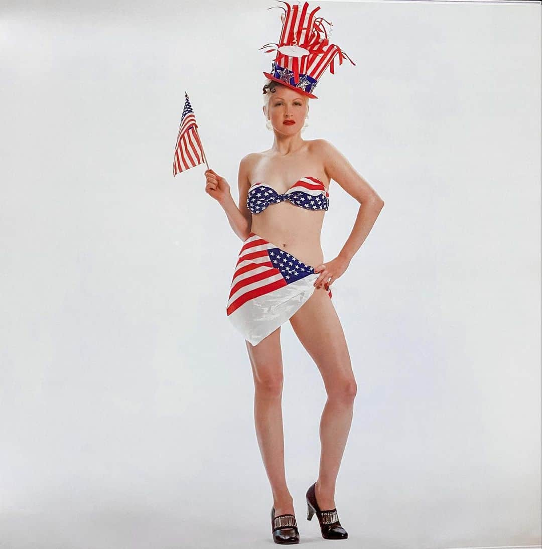 シンディ・ローパーさんのインスタグラム写真 - (シンディ・ローパーInstagram)「Happy #IndependenceDay 💥💥💥」7月4日 22時04分 - cyndilauper