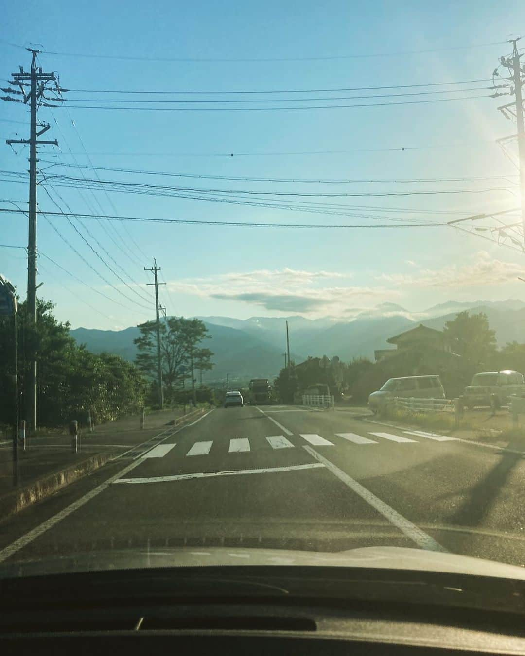 三宅洋平さんのインスタグラム写真 - (三宅洋平Instagram)「弾丸長野犬式合宿2Days 長野の山並みは勇壮よね 蕎麦がうまいのが何より 車検につき借りたカローラが早かった バンドマンはバンやワゴンばかりで乗用車あまり乗らないからアナザー世界  7/16 宮城・登米の「森波」 と言う音楽祭に出演します。  #犬式 #inushiki #宮城 #登米 #森波」7月4日 22時05分 - miyake_yohei