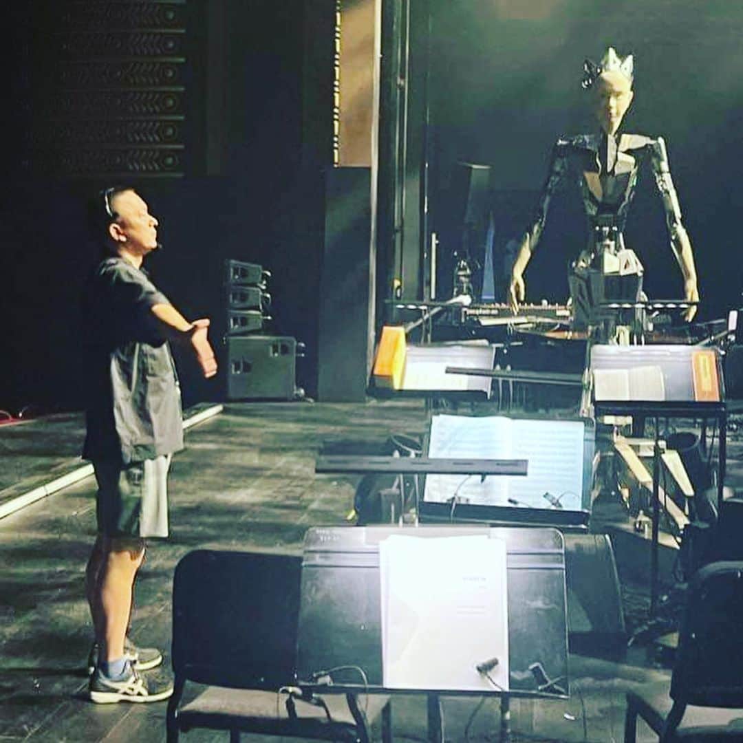 渋谷慶一郎のインスタグラム：「舞台監督の尾崎総、照明の上田剛、アンドロイドのリアルタイム映像の小西小多郎。今回の公演は現地リハーサル日程がタイトで時間との戦いでもあったけど、よく乗り切ってくれました。ありがとう。 So Ozaki, stage manager; Go Ueda, lighting; and Kotaro Konishi, android real-time video. The local rehearsal schedule for this performance was tight and we were fighting with time limit…but they did a great job of getting us through. Thank you very much.」