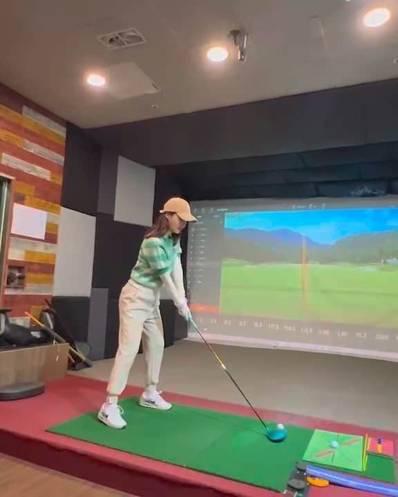 カン・ギョンホンのインスタグラム：「연습, 연습...^^  golf = 어렵다 = 아프다 = 재밌다 = 화난다 = 설렌다...」