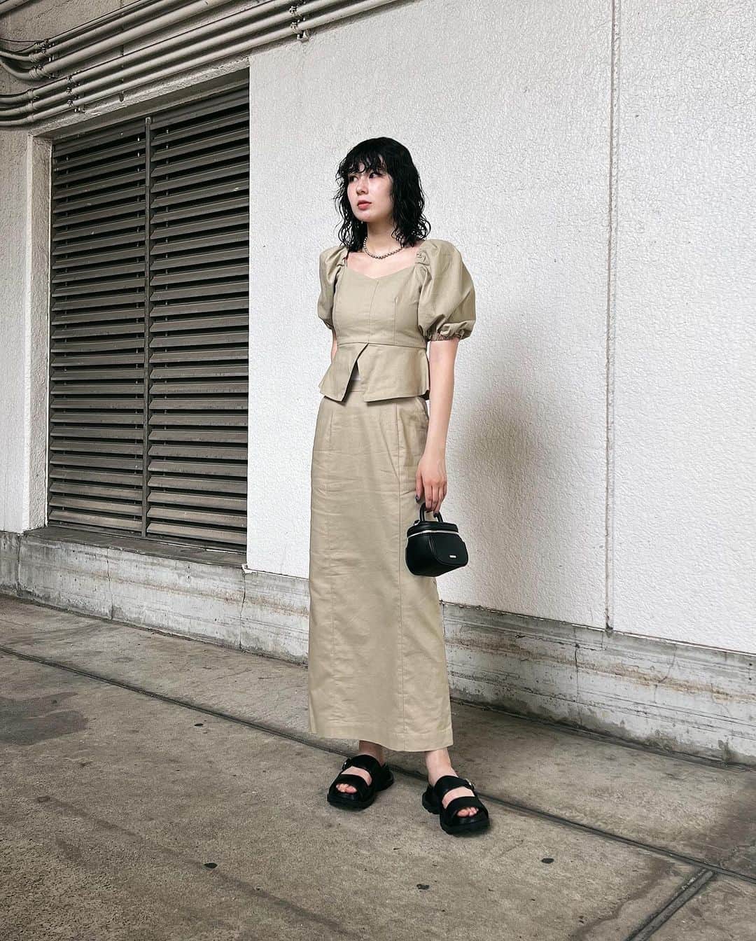 MOUSSY SNAPさんのインスタグラム写真 - (MOUSSY SNAPInstagram)「#MOUSSYSNAP @lis_a0824 173cm  ・LINEN COTTON PUFF BLOUSE(010GSG30-1830) ・LINEN COTTON I LINE SKIRT(010GS730-1800) ・TINY VANITY BAG(010GSW51-1620) ・PVC CHUNK SANDALS(010GSS52-0870) 全国のMOUSSY店舗／SHEL'TTER WEBSTORE／ZOZOTOWNにて発売中。  #MOUSSY」7月4日 22時11分 - moussysnap