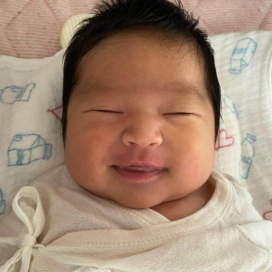 小泉留菜さんのインスタグラム写真 - (小泉留菜Instagram)「👶🏻🌼 . . 詩ちゃん新生児らすと🥹💕 . . 3時間授乳もなんとか乗り越えたよ、、、🥹👏🏻✨ はあ、新生児終わっちゃうの寂しい😂💦 . . #新生児 #新生児lastday  #3歳 #3歳男の子 #3歳児 #ママ #男の子ママ #ママスタグラム #25歳ママ #口唇口蓋裂 #関東ママ #埼玉ママ　 #出産 #出産報告 #ご報告 #第二子 #第二子出産 #赤ちゃん #ベビー #baby #女の子ママ #2児ママ #0歳 #0歳児 #0歳児ママ #兄妹」7月4日 22時13分 - runa_tyobin