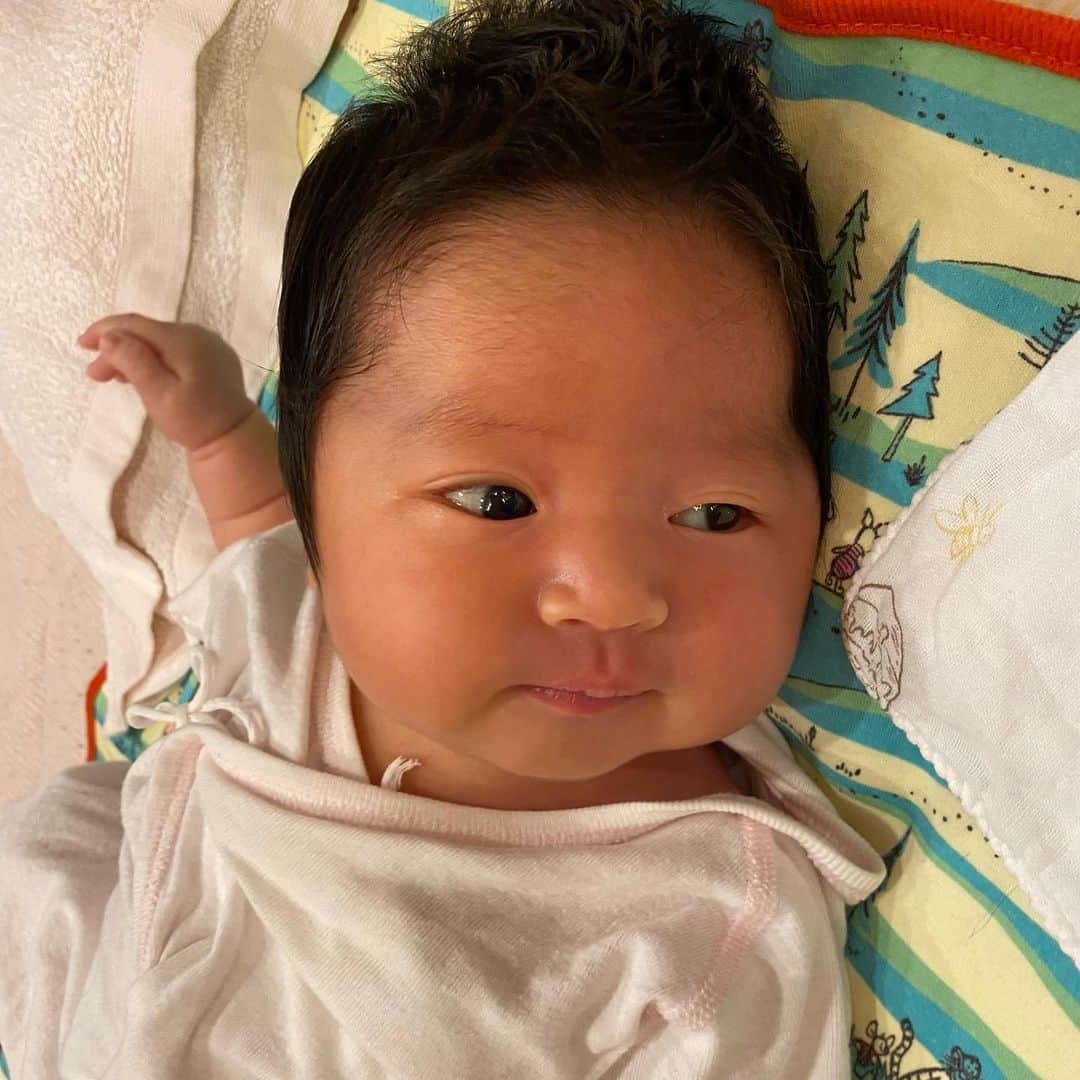 小泉留菜さんのインスタグラム写真 - (小泉留菜Instagram)「👶🏻🌼 . . 詩ちゃん新生児らすと🥹💕 . . 3時間授乳もなんとか乗り越えたよ、、、🥹👏🏻✨ はあ、新生児終わっちゃうの寂しい😂💦 . . #新生児 #新生児lastday  #3歳 #3歳男の子 #3歳児 #ママ #男の子ママ #ママスタグラム #25歳ママ #口唇口蓋裂 #関東ママ #埼玉ママ　 #出産 #出産報告 #ご報告 #第二子 #第二子出産 #赤ちゃん #ベビー #baby #女の子ママ #2児ママ #0歳 #0歳児 #0歳児ママ #兄妹」7月4日 22時13分 - runa_tyobin