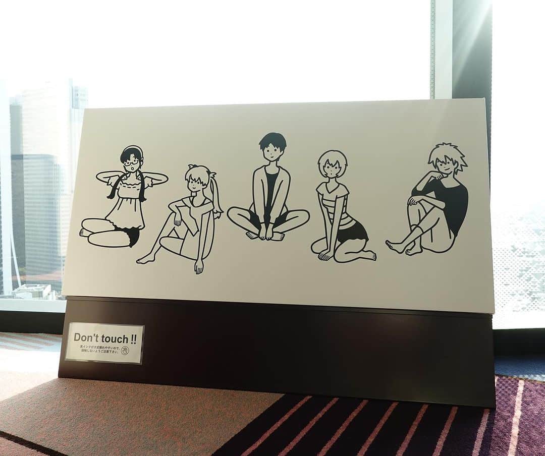 白根ゆたんぽさんのインスタグラム写真 - (白根ゆたんぽInstagram)「Sub visual (5 pilots in relaxed poses）  このプリントが置かれているのはファミリータイプの広い部屋のみなようです。  #hotelgrooveshinjuku  #LIFESTYLEHOTELEVA  #asukaroom」7月4日 22時14分 - yuroom