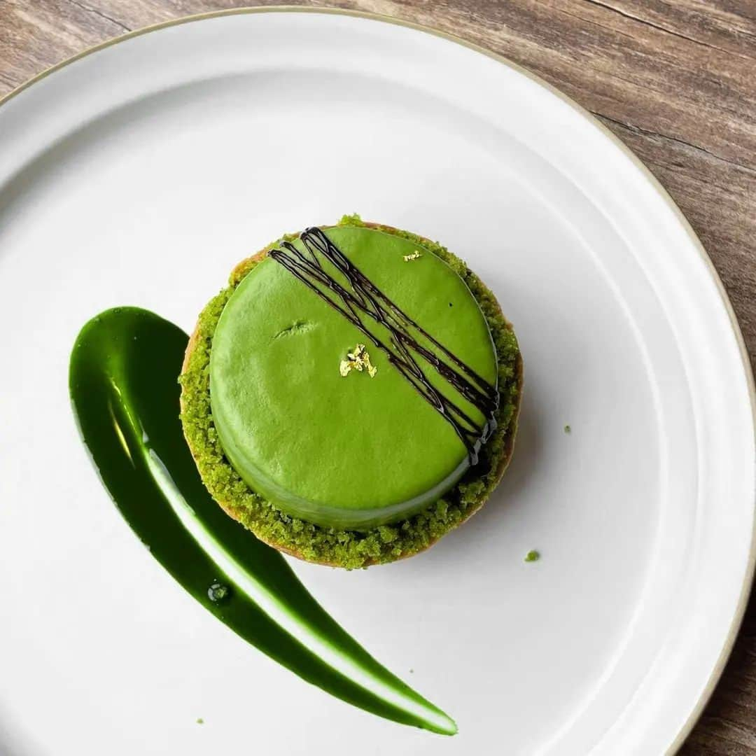 Matchæologist®さんのインスタグラム写真 - (Matchæologist®Instagram)「😍 Today’s to-do list: Grab a spoon and dive into this enticing #MatchaTart 🍮 with 🌿 #Matcha #PannaCotta beautifully captured by @matcha.mochico! Isn’t this #MatchaTreat the best thing you’ve seen today?! . We’ve got you covered if you’re craving the captivating taste of matcha green tea 🌿— the ultimate superfood that you can incorporate into any of your favourite creations! . 👉 Head to Matchaeologist.com (link in bio) to learn more about our range of ceremonial and culinary matcha. 🌿 . Matchæologist® #Matchaeologist Matchaeologist.com」7月4日 22時26分 - matchaeologist