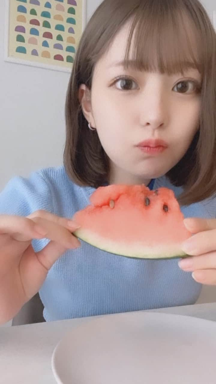 sarimaru(国木田さりまる)のインスタグラム：「🍉mgmg ・ ・ #リール　#スイカ」