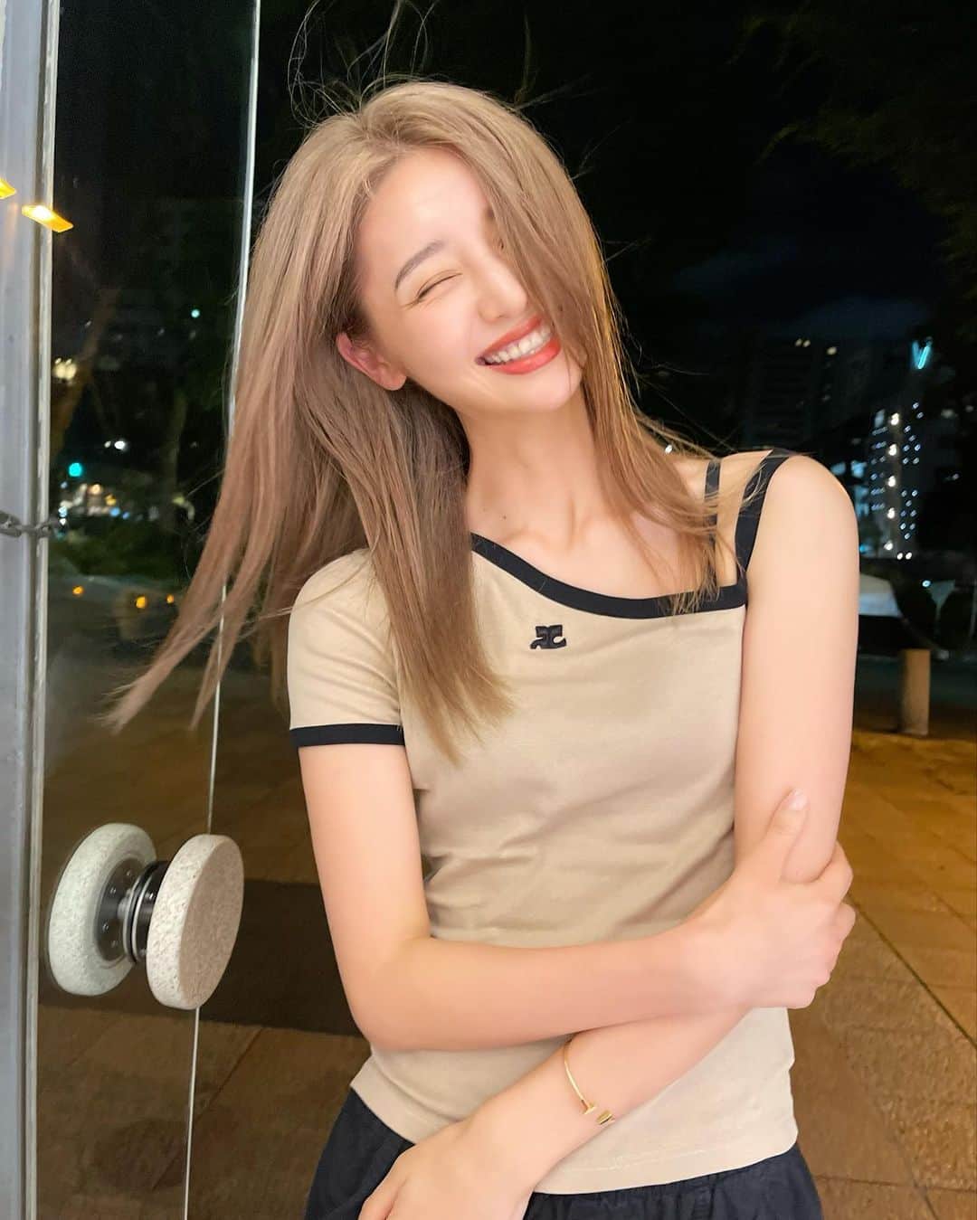 優木望未のインスタグラム：「赤からここまでのブロンドになるなんて👱🏻‍♀️ YOUさんに絶大な信頼しかない🩶」
