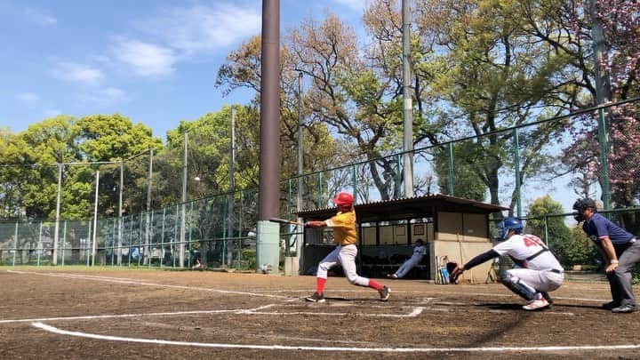 五十嵐恭雄のインスタグラム：「今シーズンも草野球頑張ってます！⚾️ 今年初試合でホームラン打ってから、全然打てなくなってきましたが、最近やっと復調気味！✊ 打つ時に顔を動かさないを意識してよくなりました。  今シーズンのヒット集です！🏟️  #野球 #草野球 #野球中年 #野球大好き #athlete #アスリート #sports #baseball」