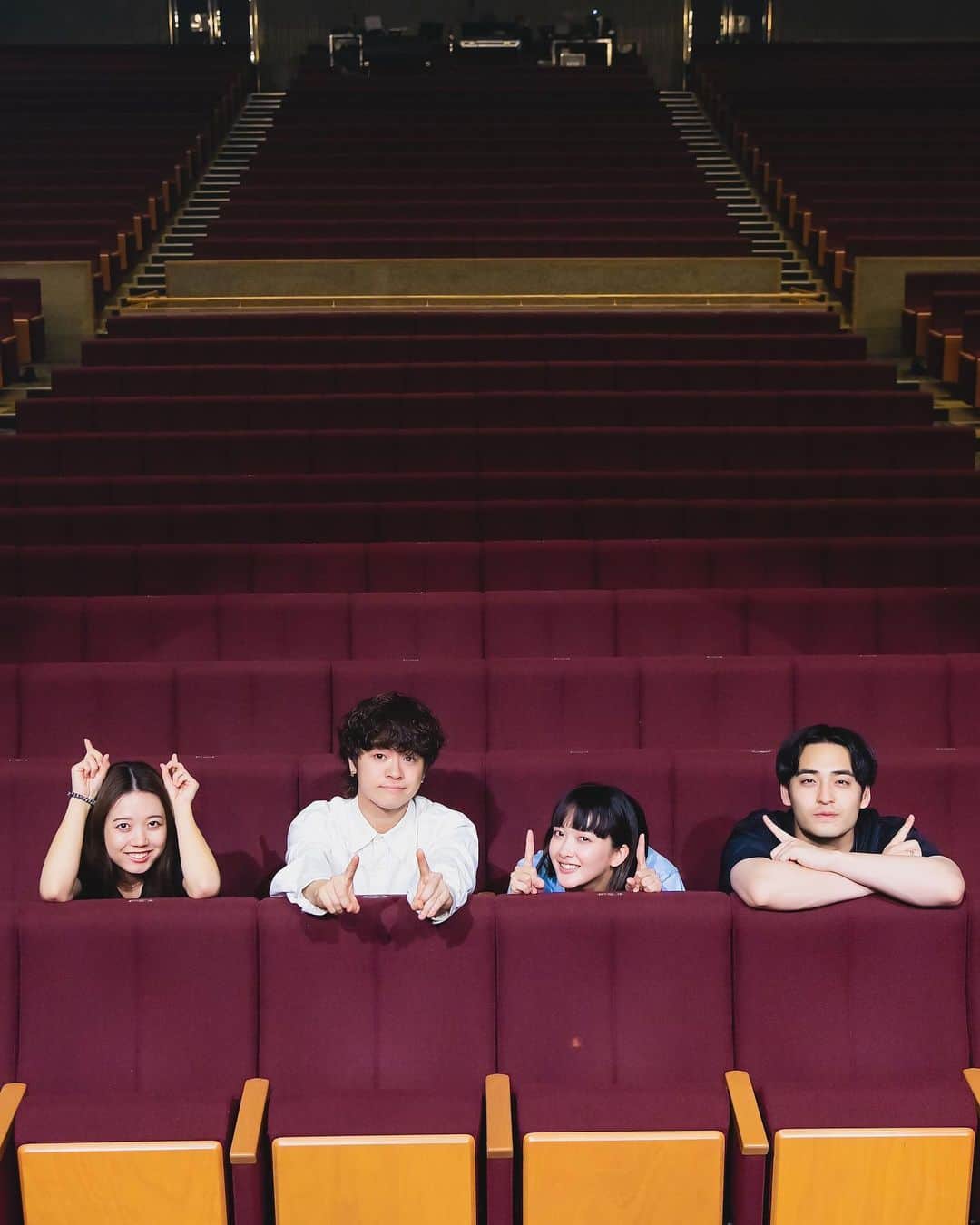 小林壱誓（緑黄色社会）のインスタグラム：「. ７月４日 結成11周年を迎えた今日 初のアリーナツアーが発表できました みんなのお陰です . リョクシャ化計画2023-2024 . 仲間を大切にすること、続けること、人を信じること、点と点を繋げること、支え合うこと、変化を厭わないこと、弱さを隠さないこと… これからも色んなパーツを拾い集めていこう #リョクシャ化計画20232024」