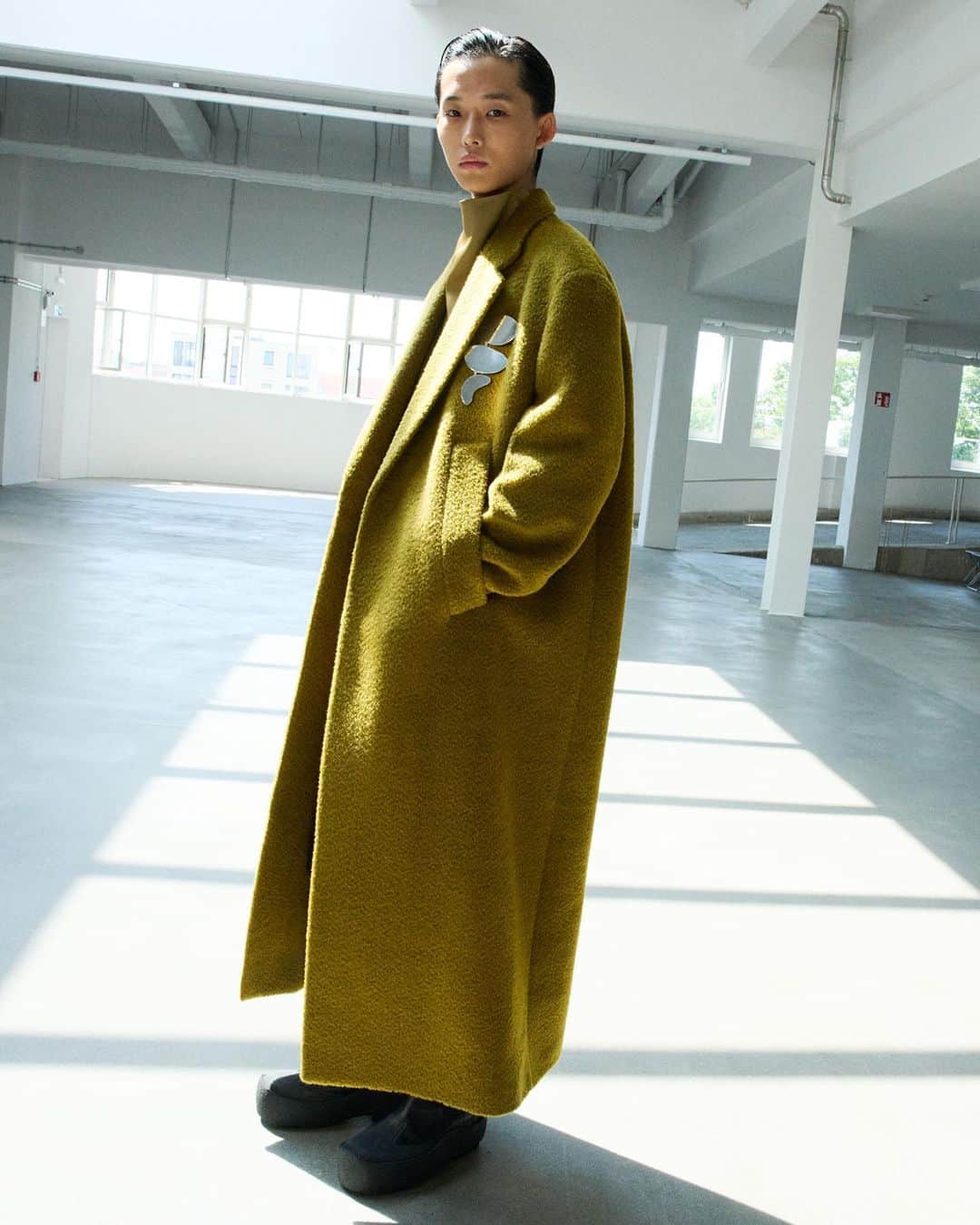 ジルサンダーのインスタグラム：「#JILSANDER Men’s Resort 24 Collection  @chris.rhodes   #JilSanderbyLucieandLukeMeier」