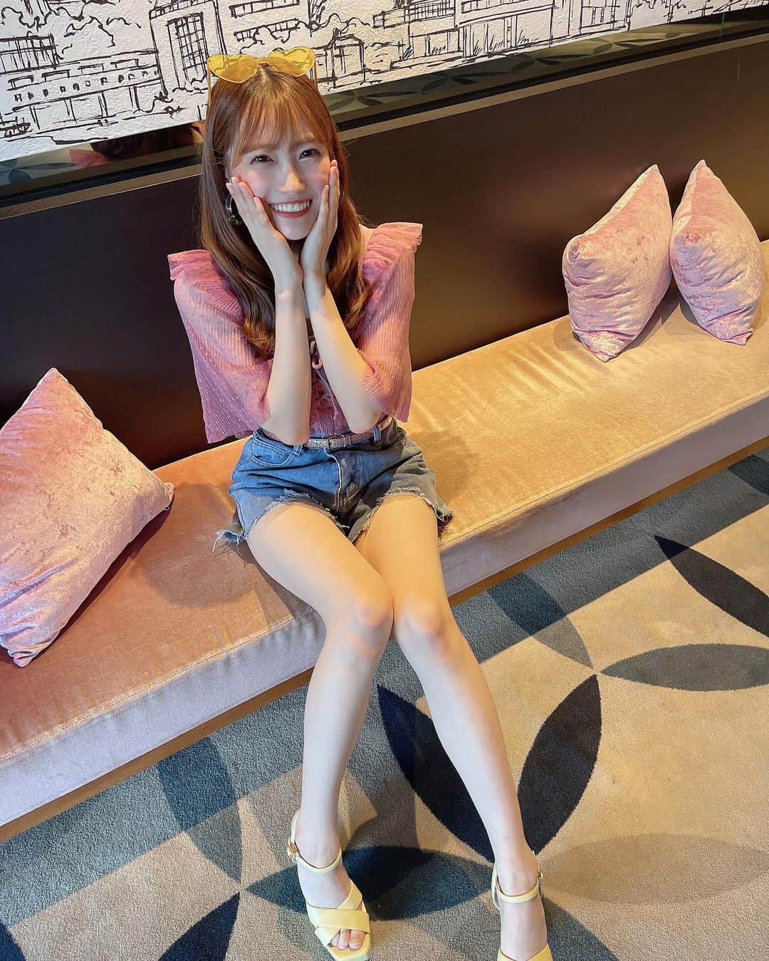 坂本 愛玲菜さんのインスタグラム写真 - (坂本 愛玲菜Instagram)「どのソファーがお好み？🥰  #そうじゃない #大好きな夏 #もうきてる #最高」7月4日 22時31分 - erena_hkt48